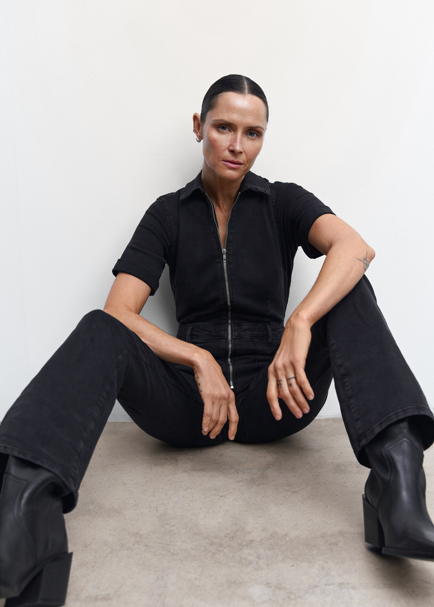 Denim jumpsuit with zipper - Details of the article 2