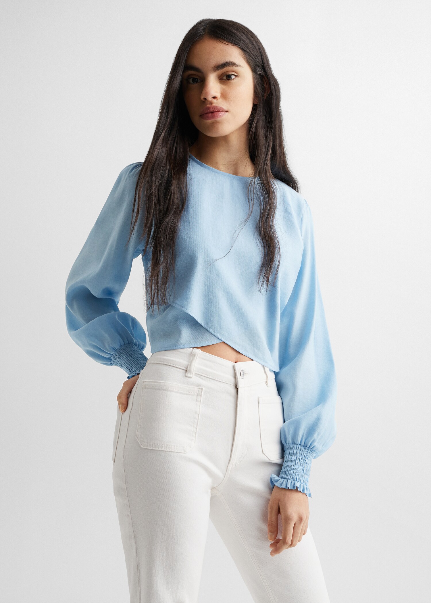 Blusa cruzada - Plano medio
