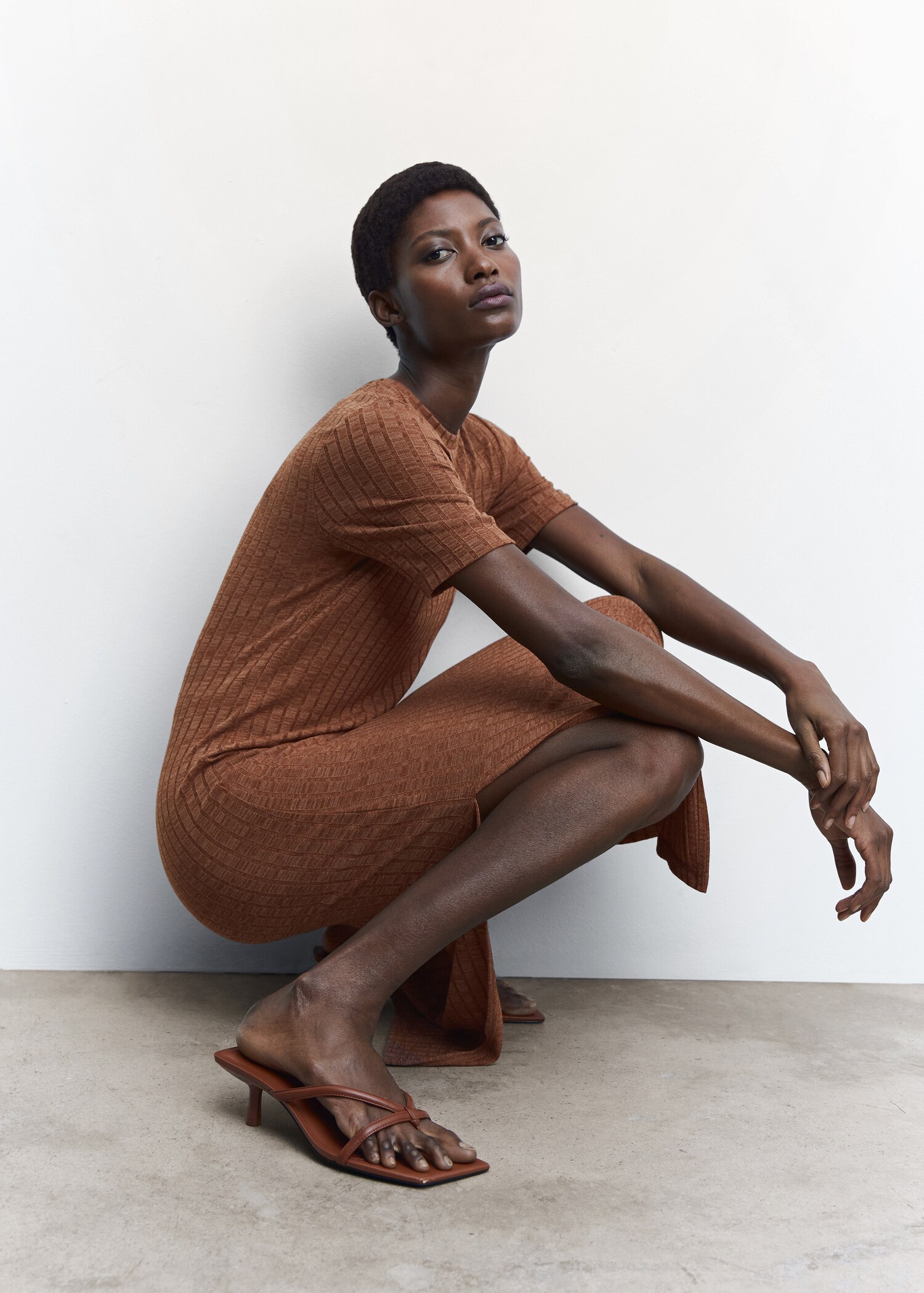 Ribbed knit dress - Details of the article 2