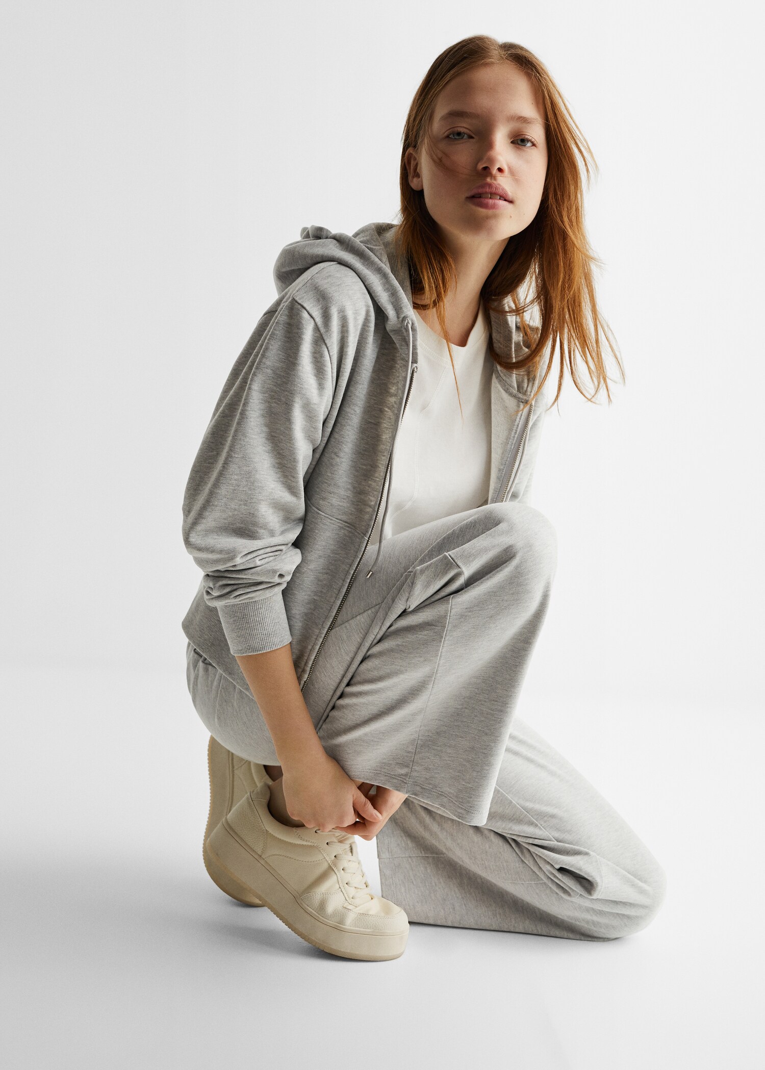 Knit jogger-style trousers - Details of the article 2