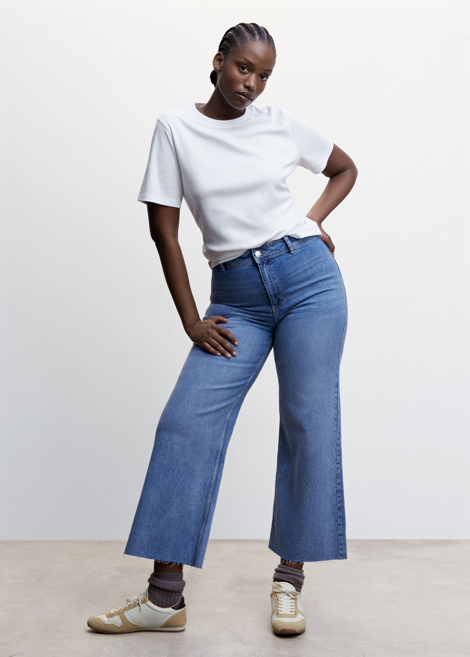 Rounded neck cotton t-shirt - Details of the article 3