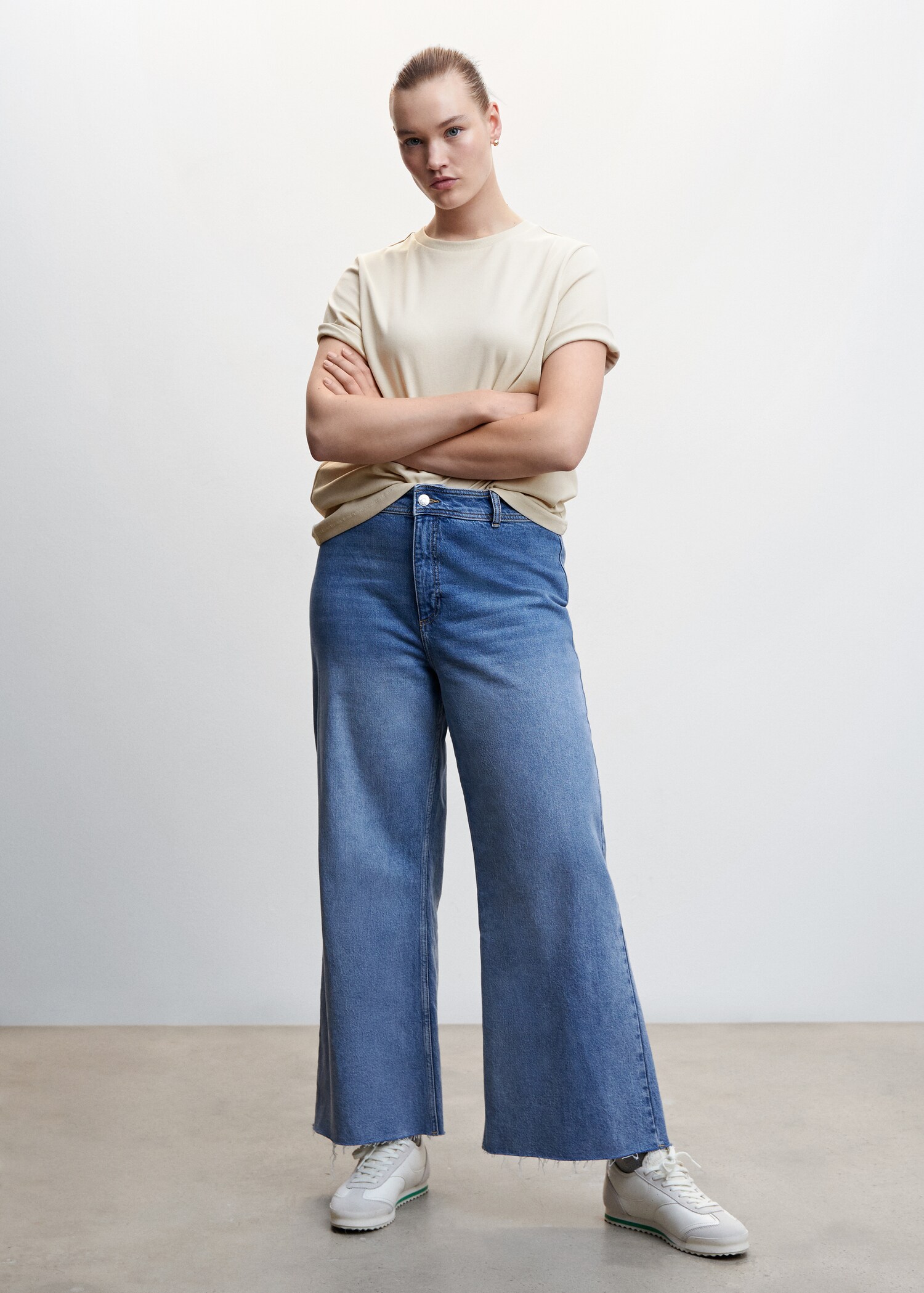 Rounded neck cotton t-shirt - Details of the article 3