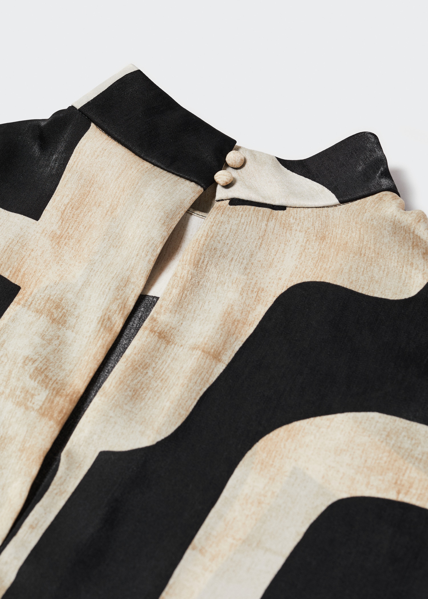 Gemustertes Kleid mit hohem Kragen - Detail des Artikels 8