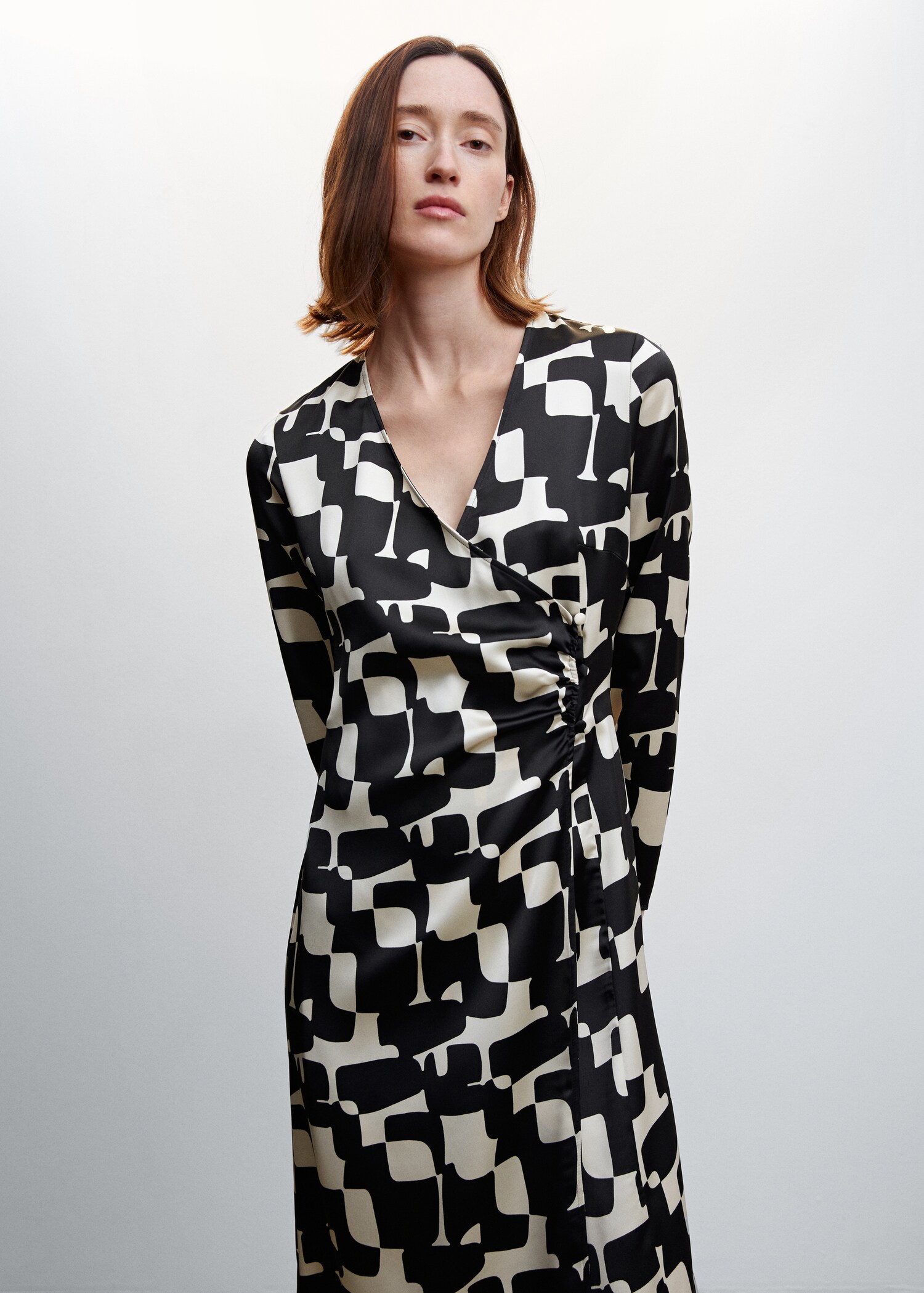 Vestido satinado estampado  - Plano medio