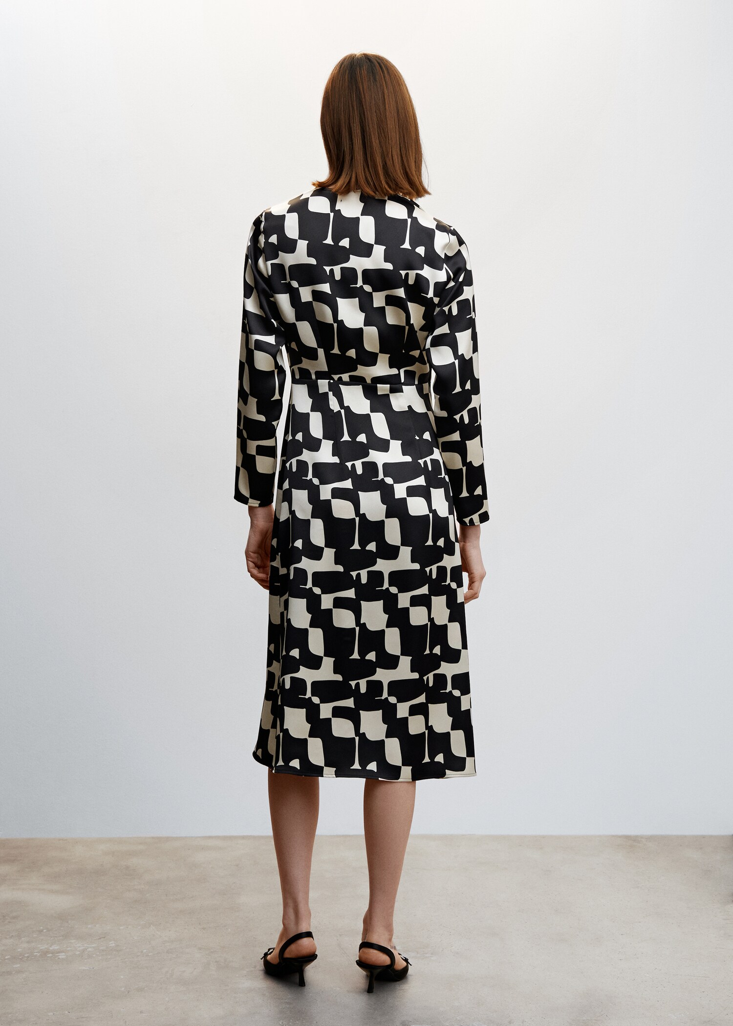 Vestido satinado estampado  - Reverso del artículo