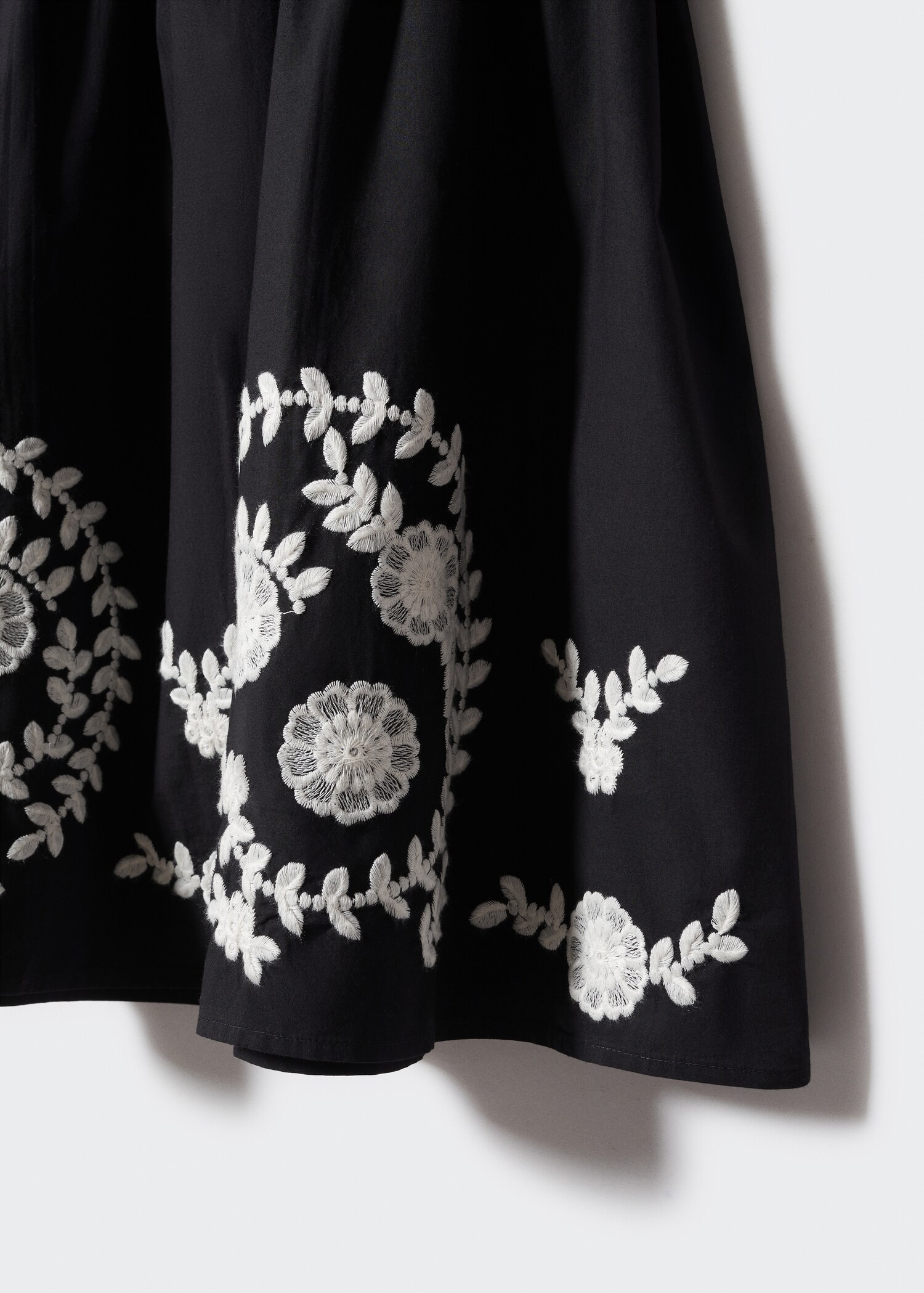 Embroidered short dress - Details of the article 8