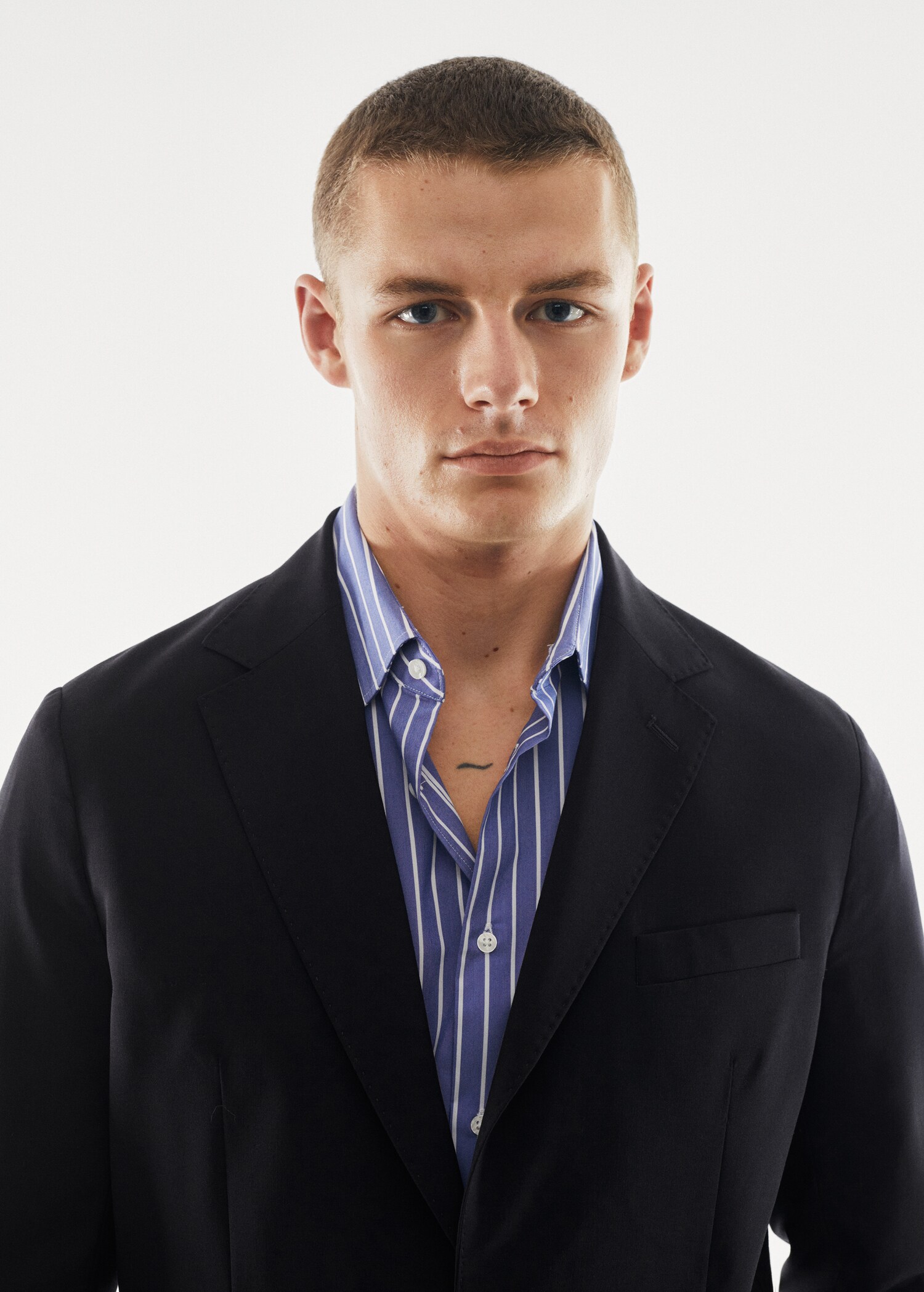 Breathable slim-fit suit blazer - Details of the article 1
