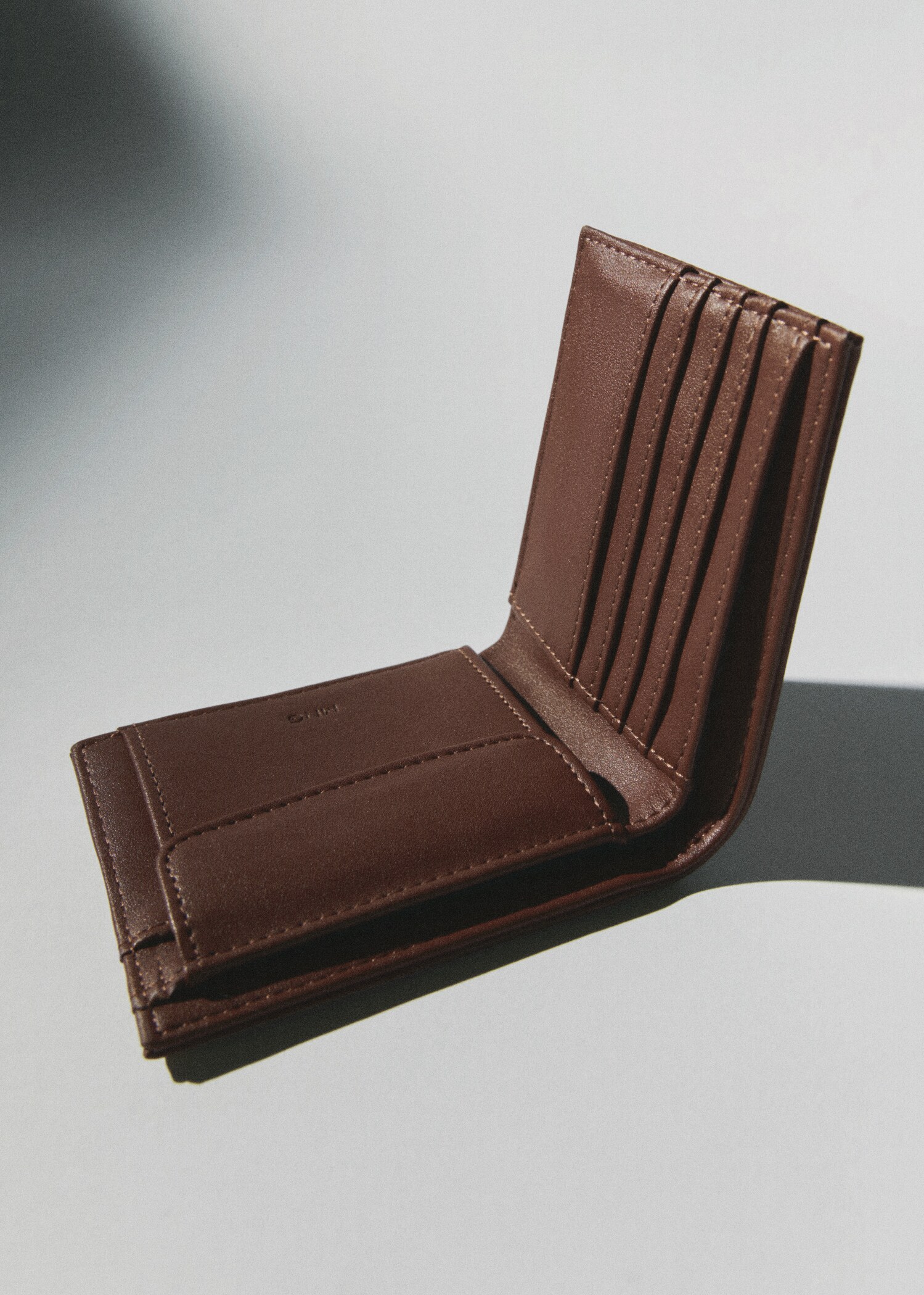 Anti-contactless wallet - Details of the article 9