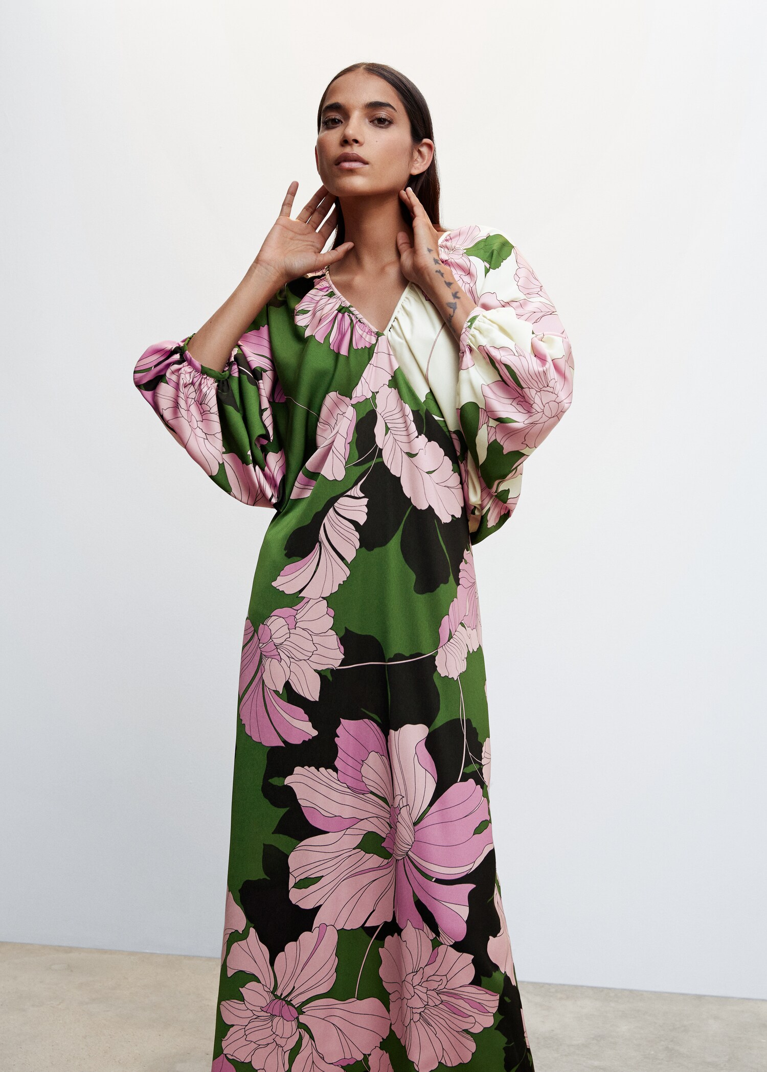 Vestido estampado floral - Plano medio
