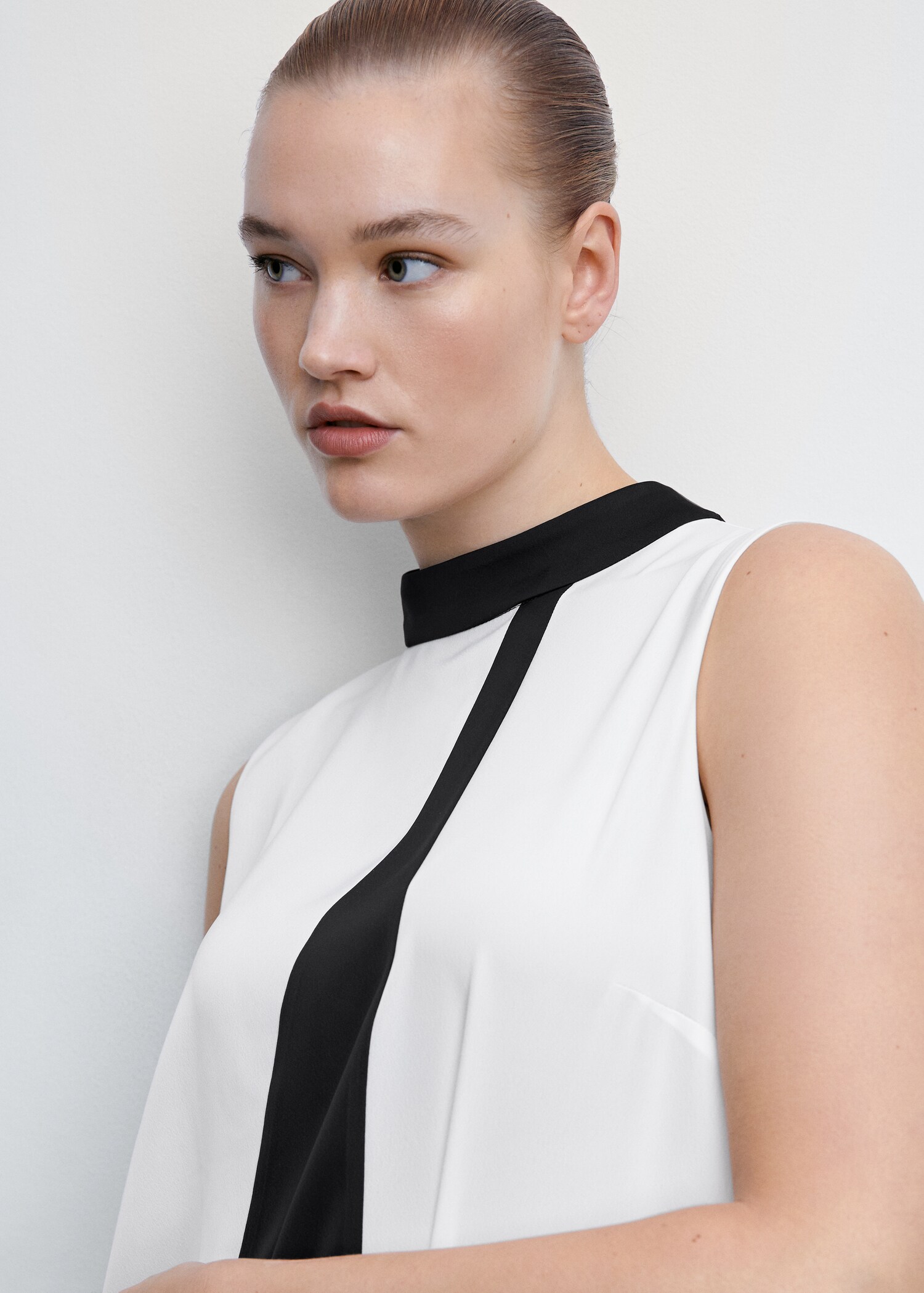 Two-tone blouse with bow - Details of the article 4
