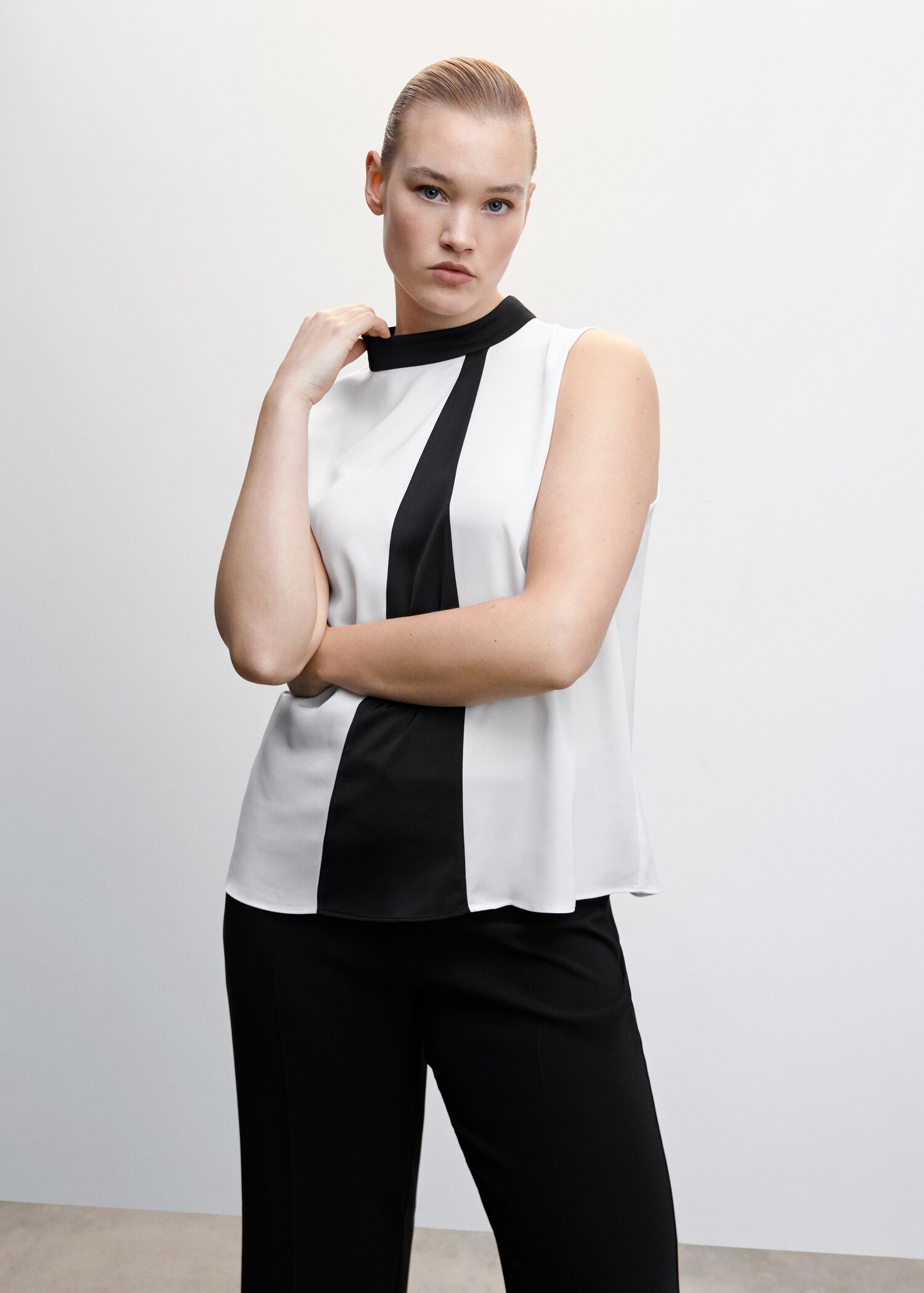 Two-tone blouse with bow - Details of the article 5