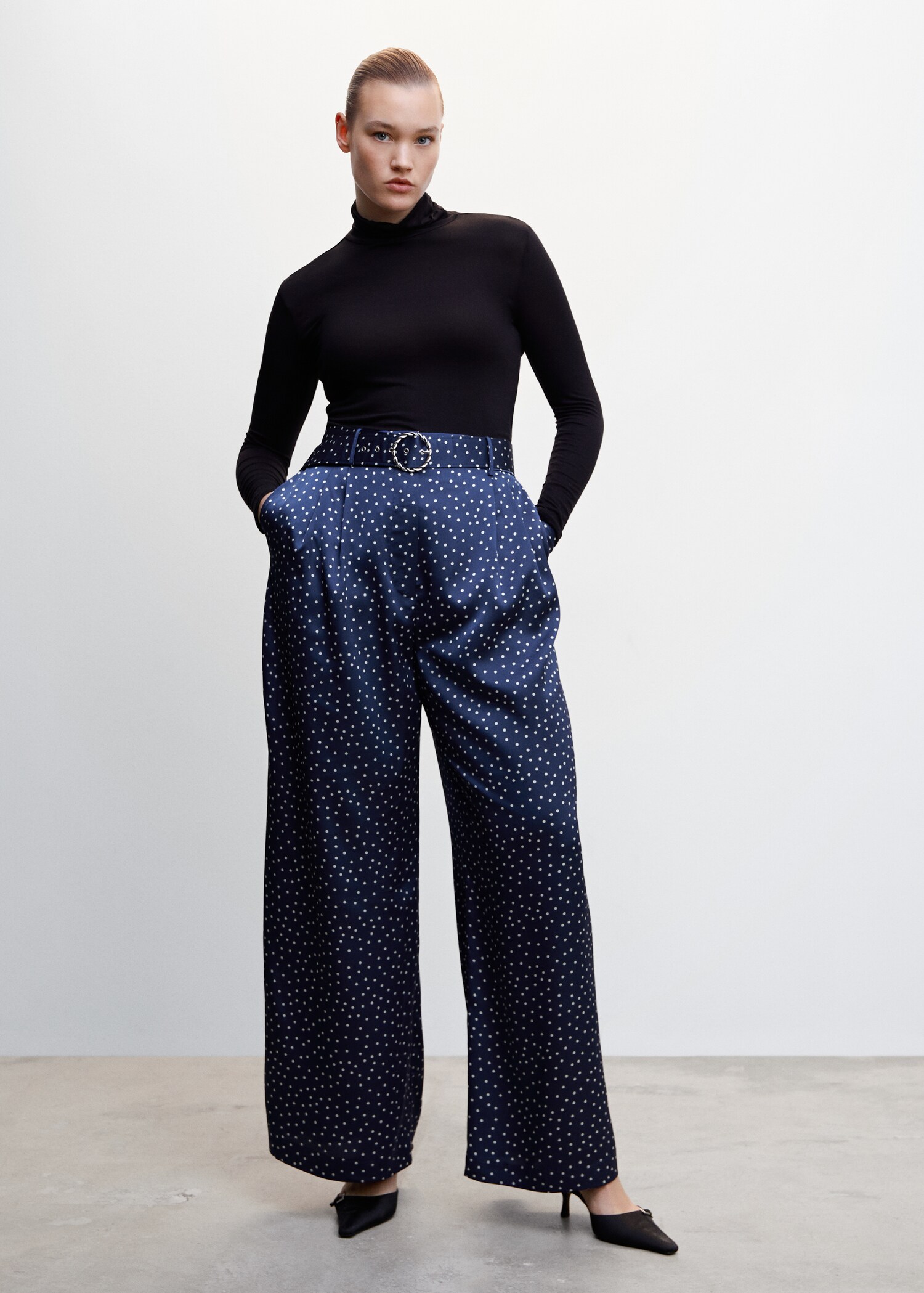 Taupe palazzo pants with belt - Details of the article 3