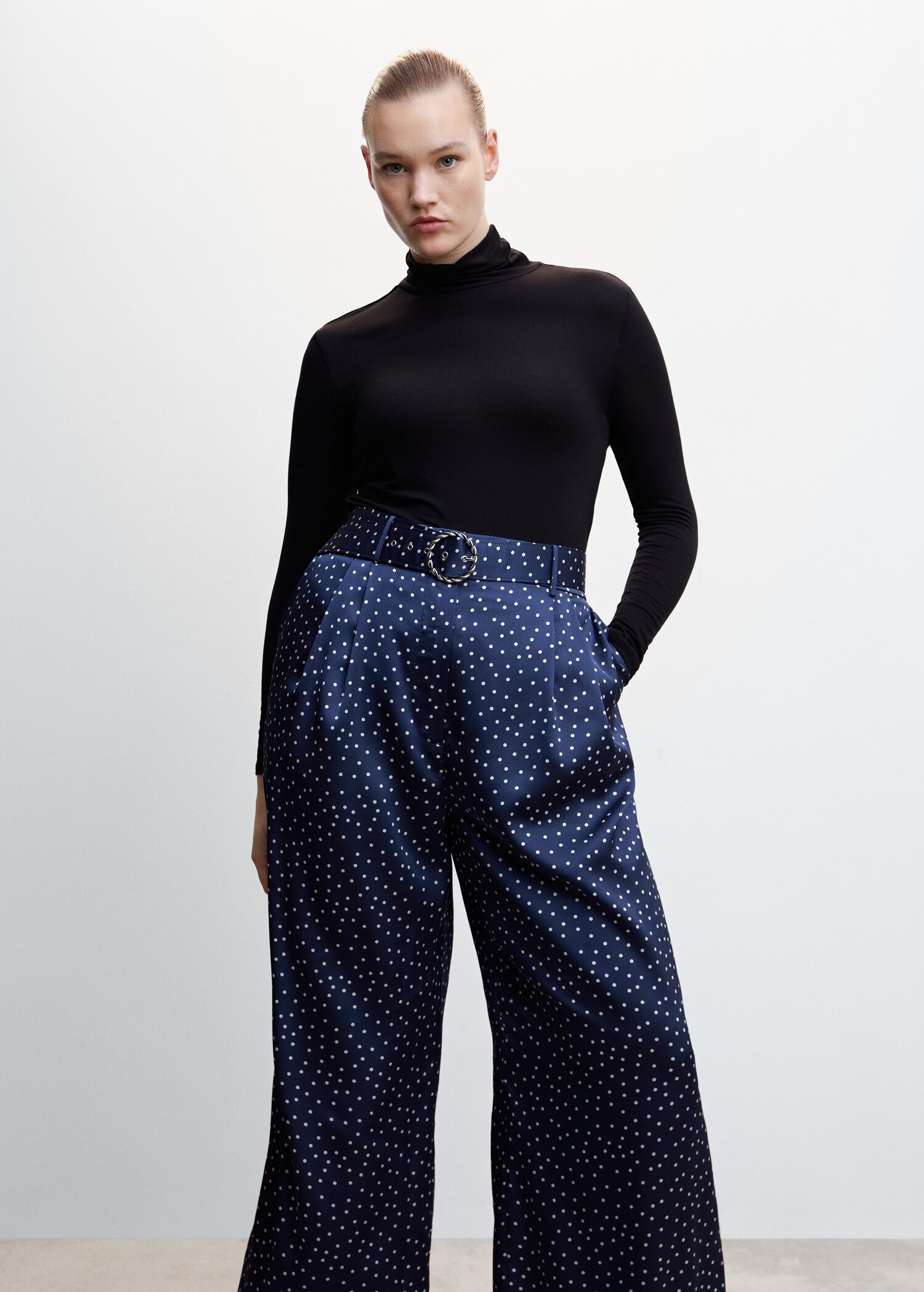 Taupe palazzo pants with belt - Details of the article 5