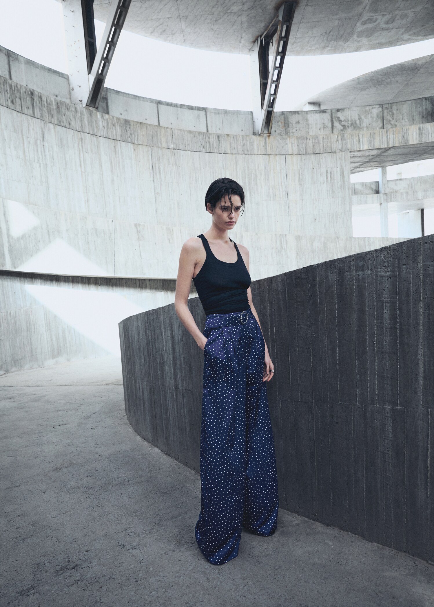 Taupe palazzo pants with belt - Details of the article 6