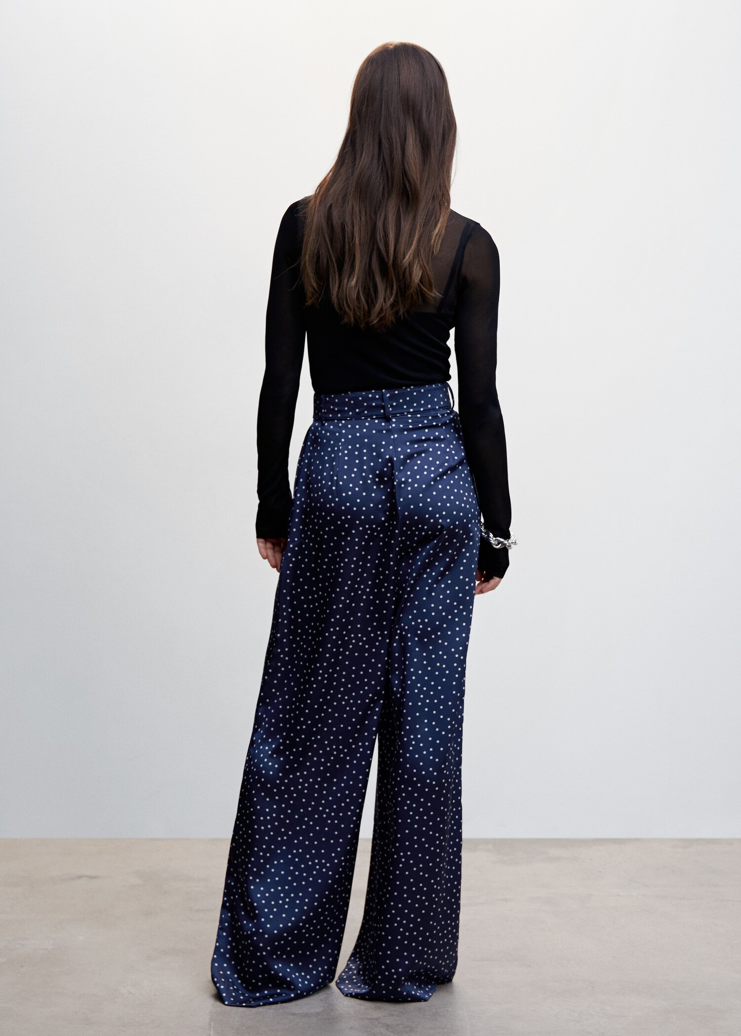 Taupe palazzo pants with belt - Reverse of the article