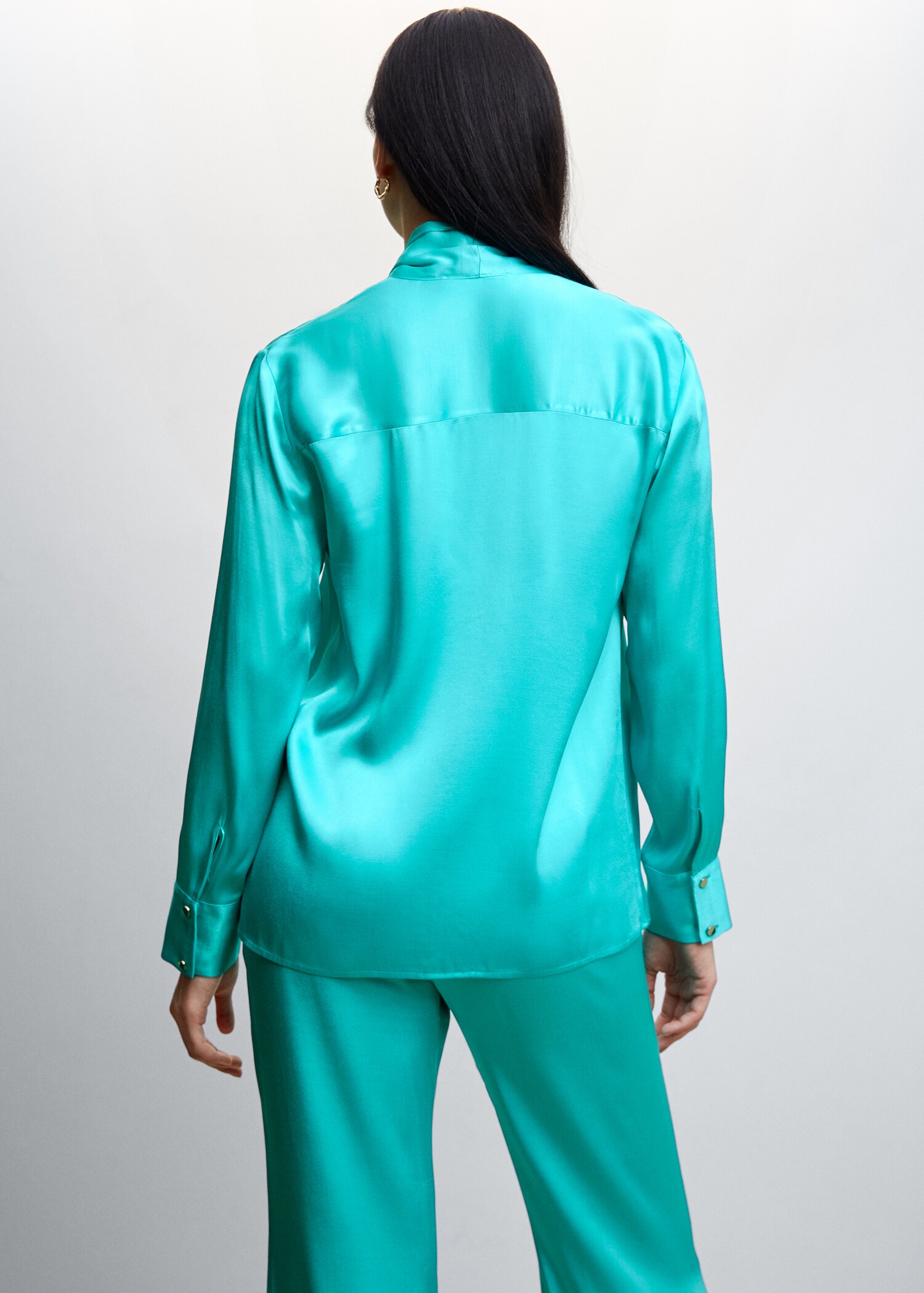 Satin blouse with bow collar - Reverse of the article