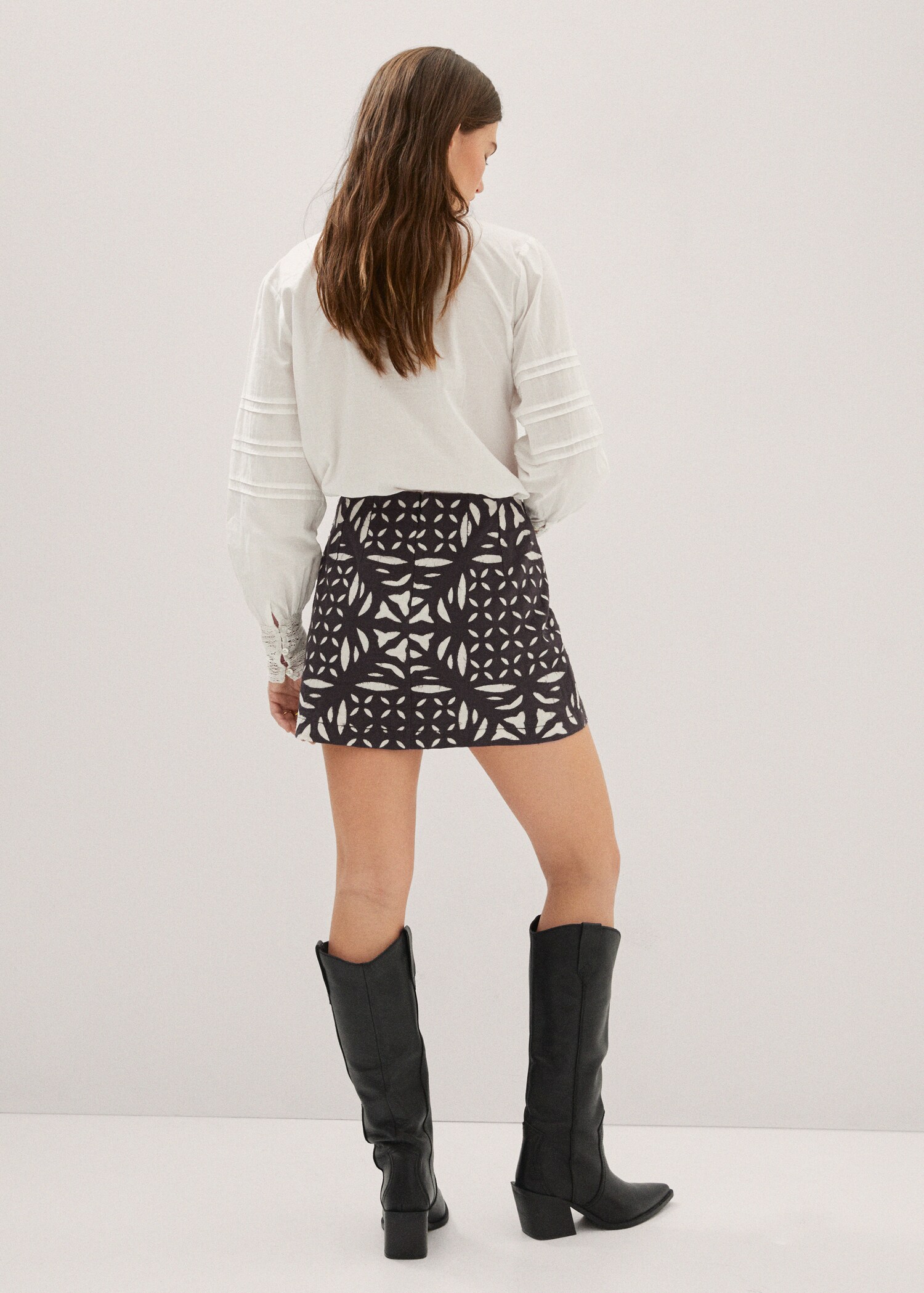Embroidered cotton skirt - Reverse of the article