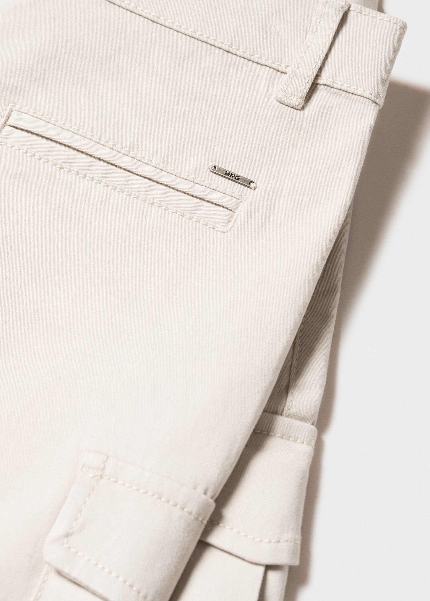 Cargo Bermuda shorts - Details of the article 8