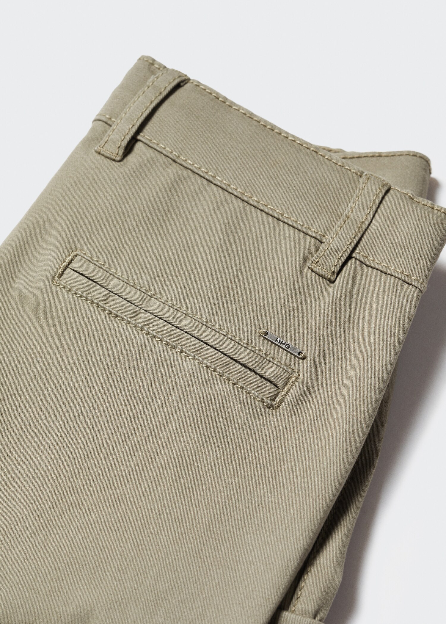 Cargo Bermuda shorts - Details of the article 8
