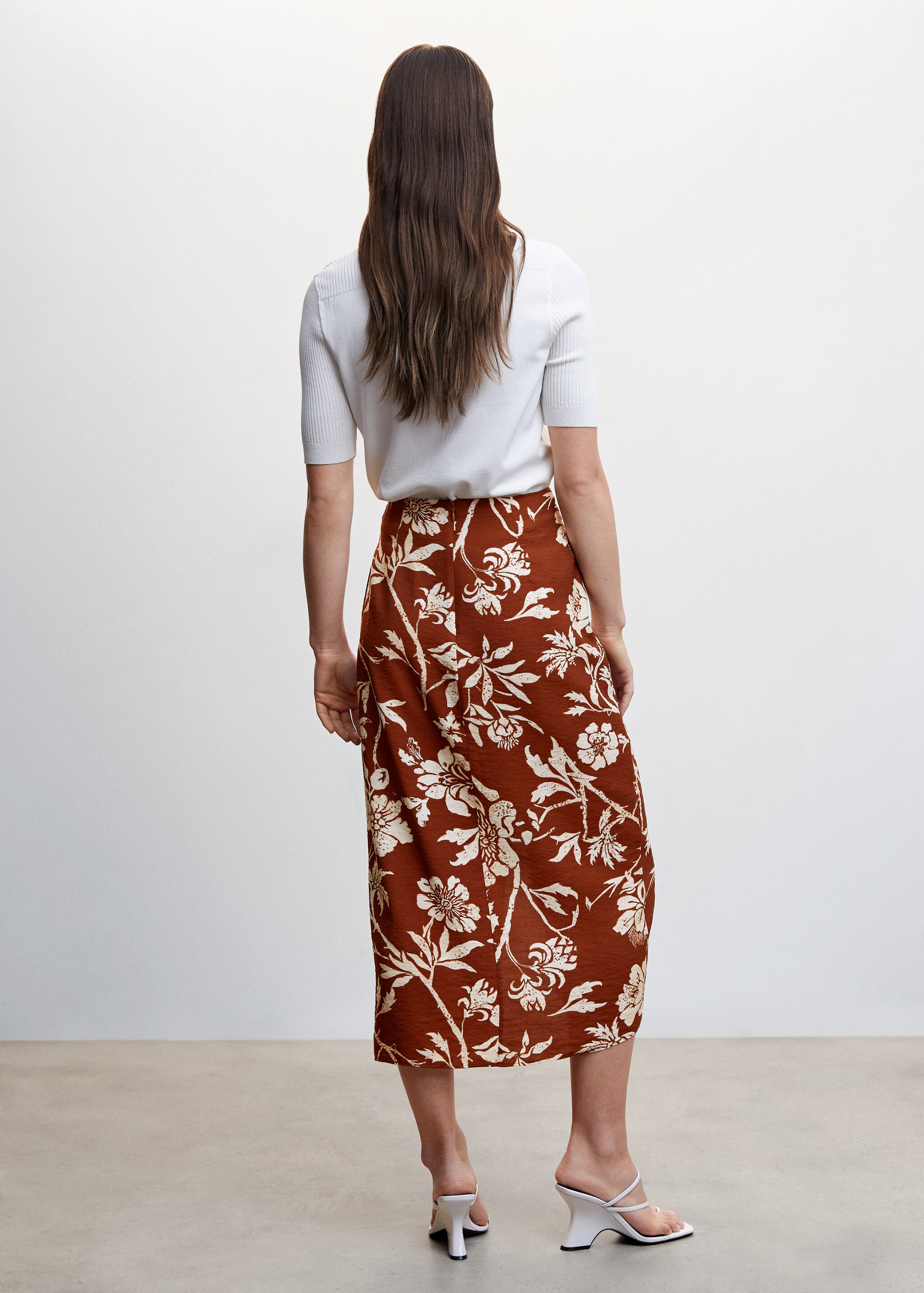 Floral wrapped skirt - Reverse of the article