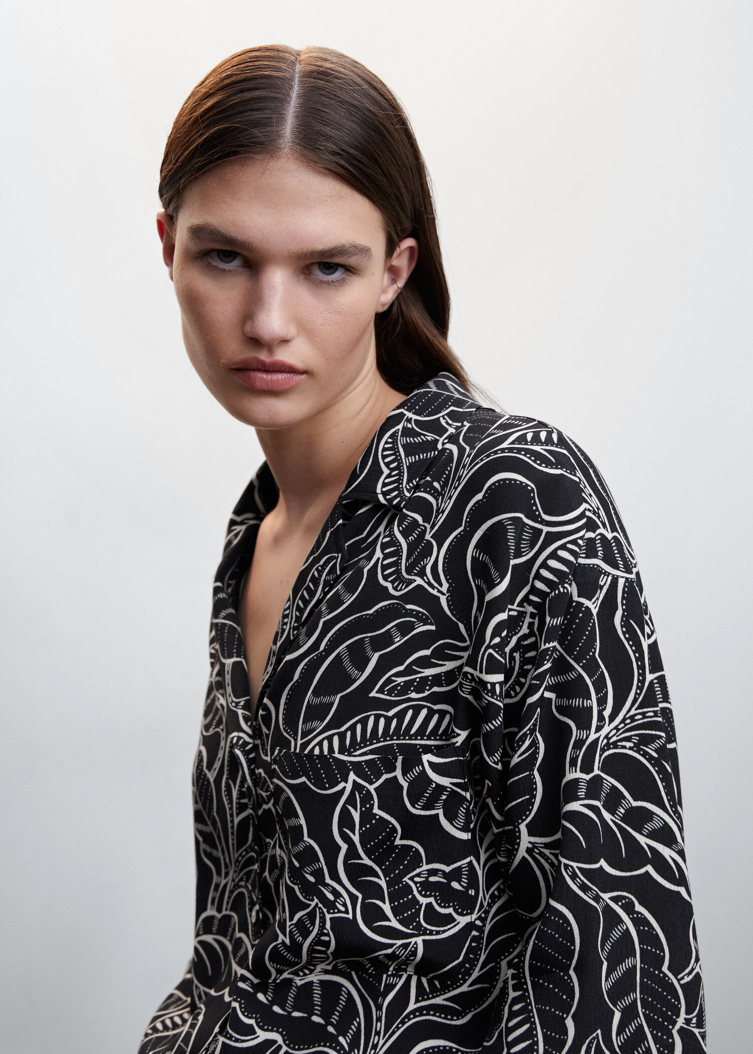 Floral short-sleeved t-shirt - Details of the article 1
