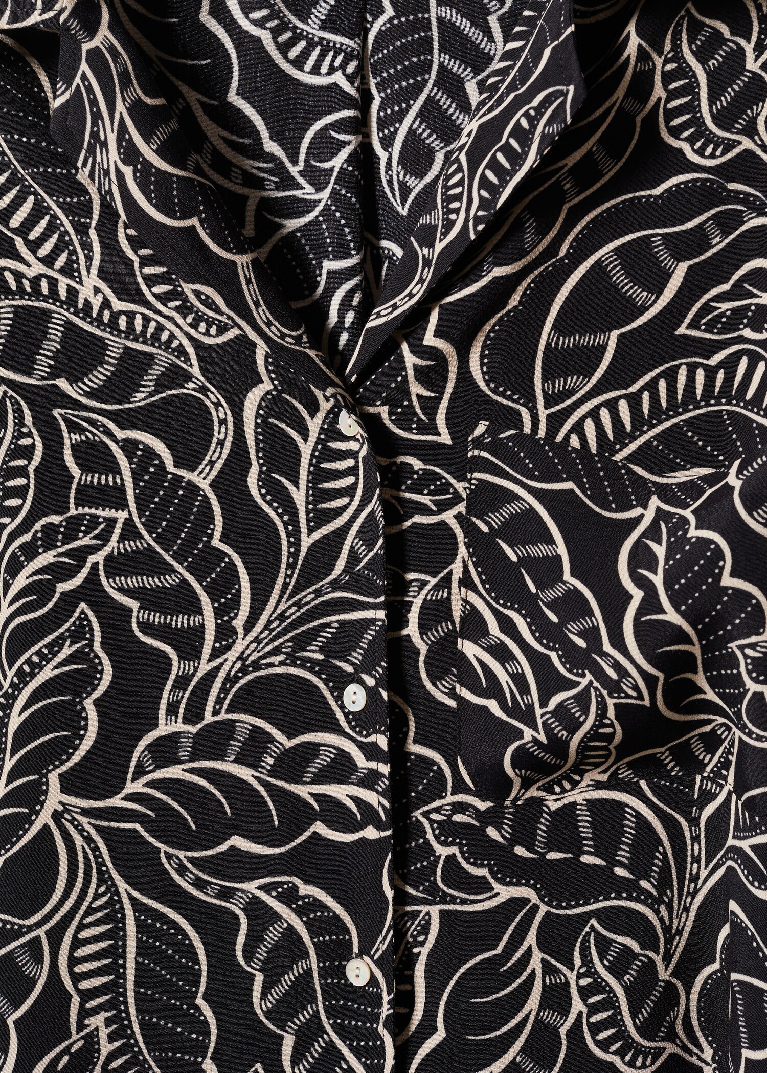 Floral short-sleeved t-shirt - Details of the article 8
