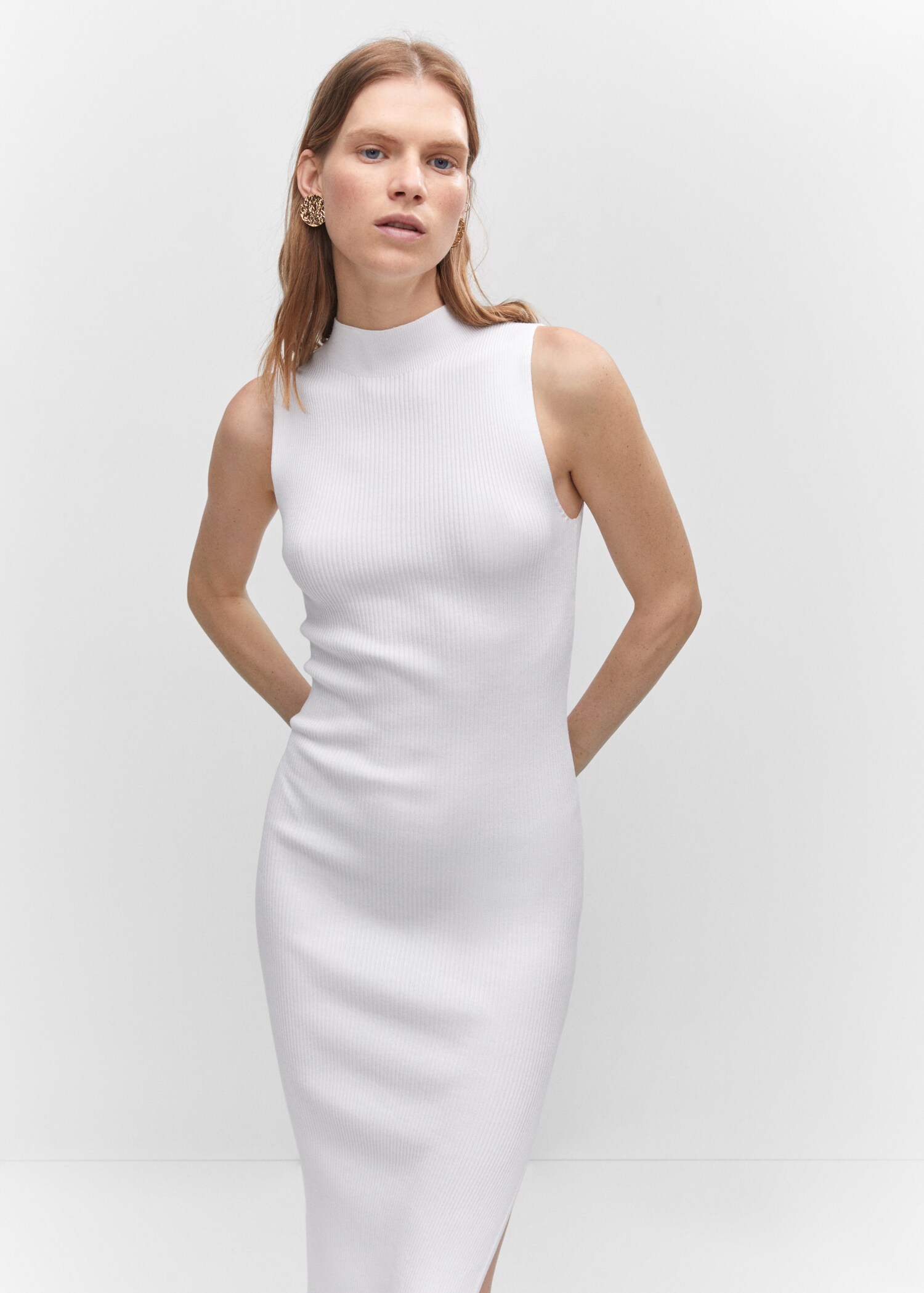 Ribbed knit dress with opening - Medium plane