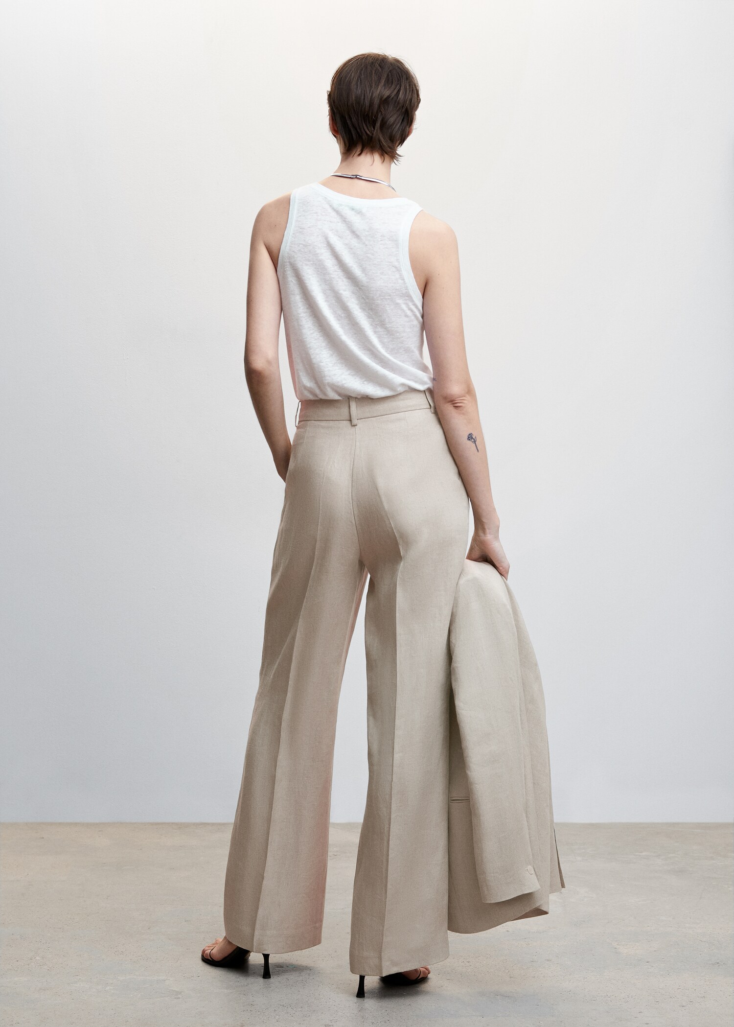 Linen suit trousers - Reverse of the article