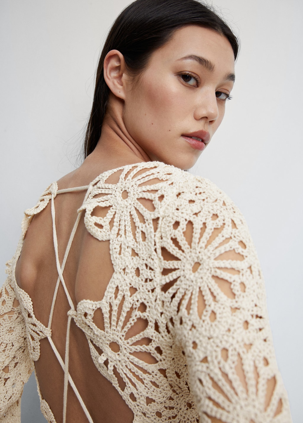 Robe crochet decolletee dans le dos Femme MANGO OUTLET Suisse