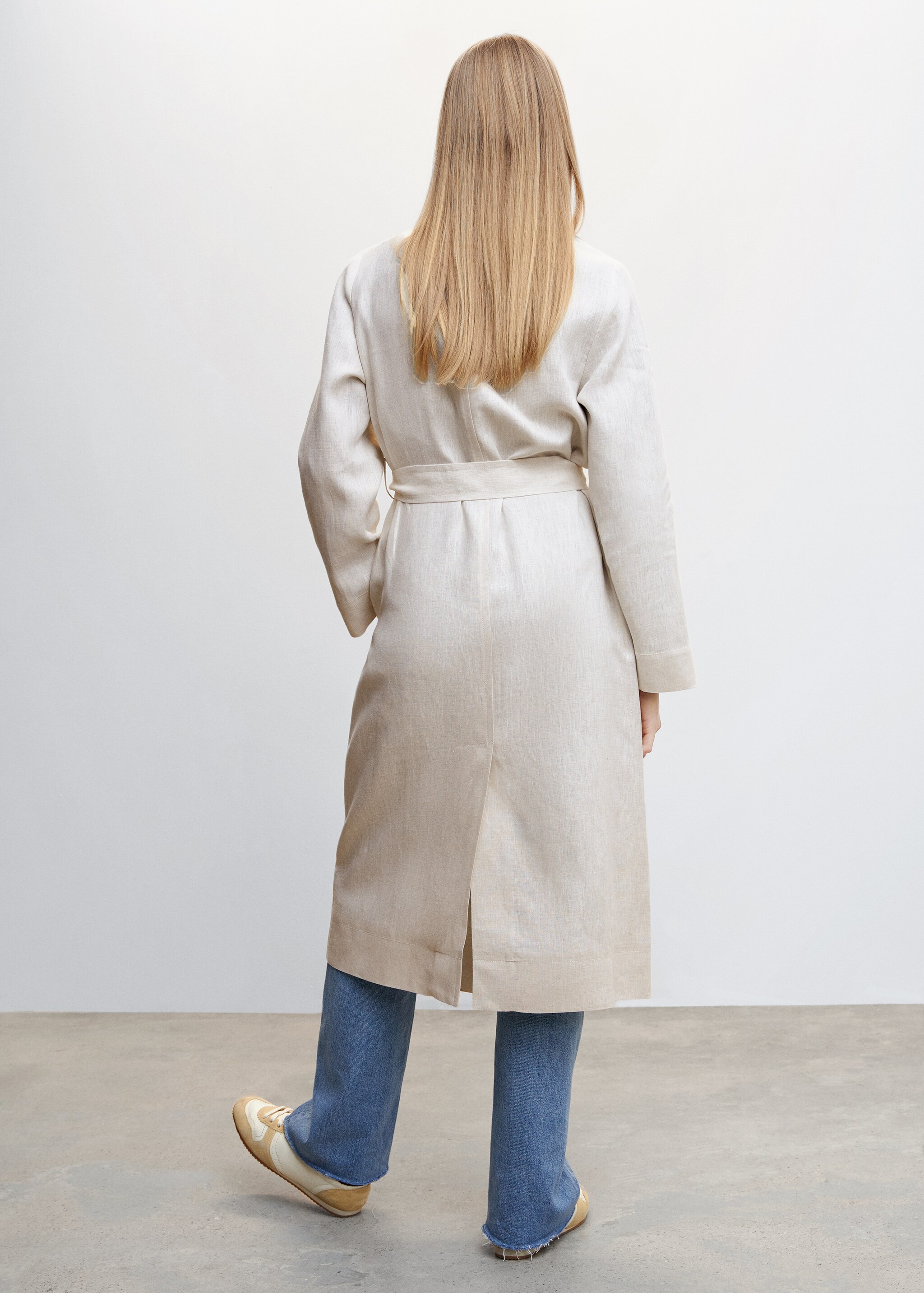 100% linen trench coat lapels - Reverse of the article