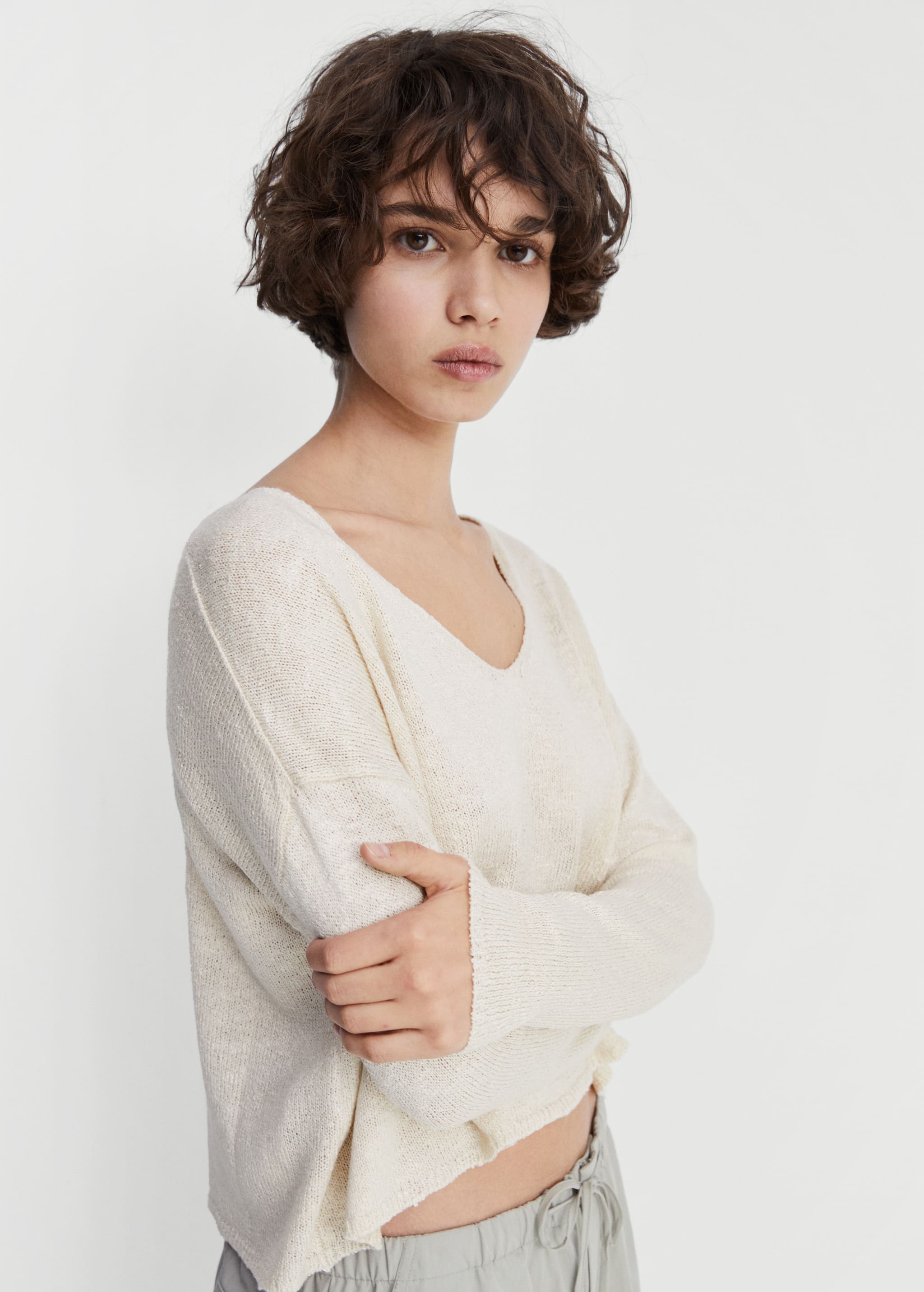 Low-cut neck sweater - Details of the article 1