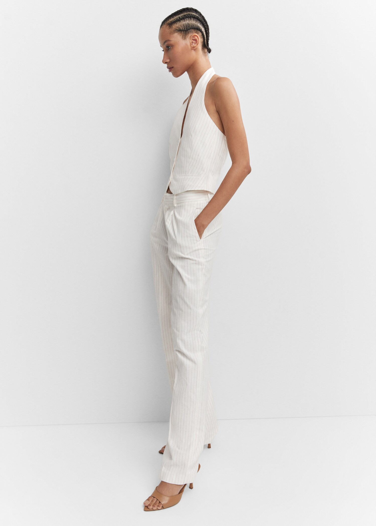 Halter-neck vest with buttons - Details of the article 2