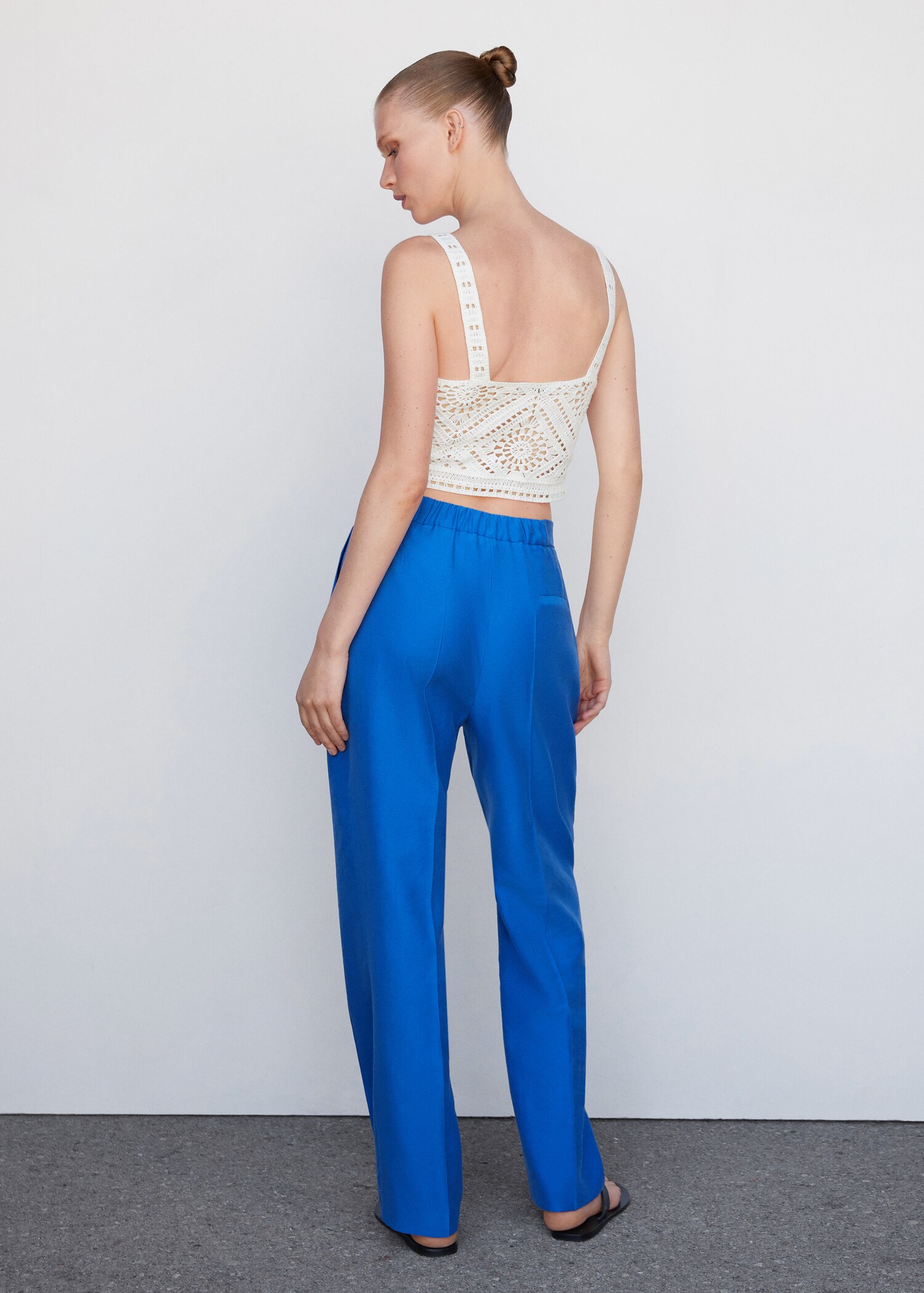 Straight-fit pleated pants - Reverse of the article