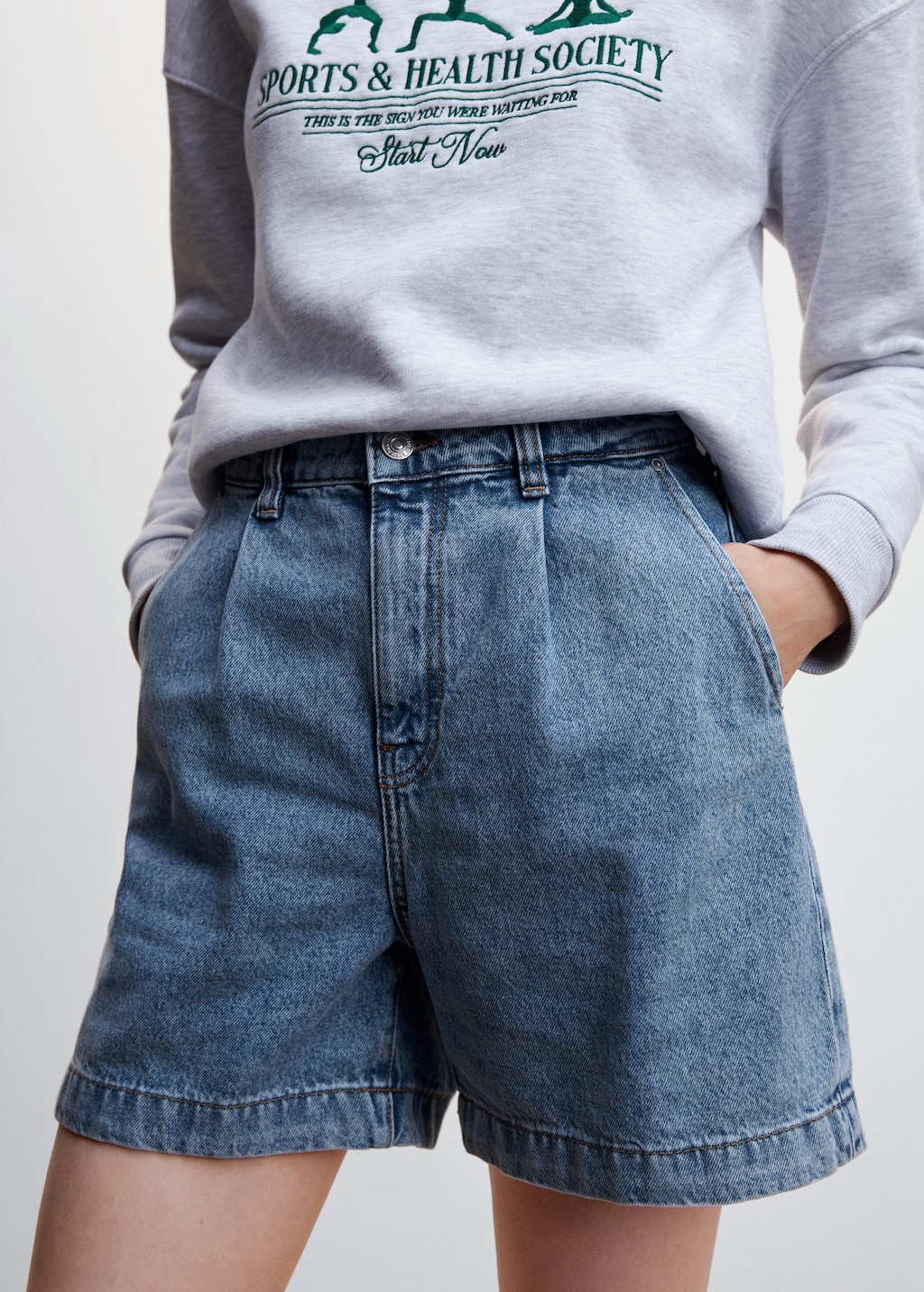 Pleated shorts women's hot sale