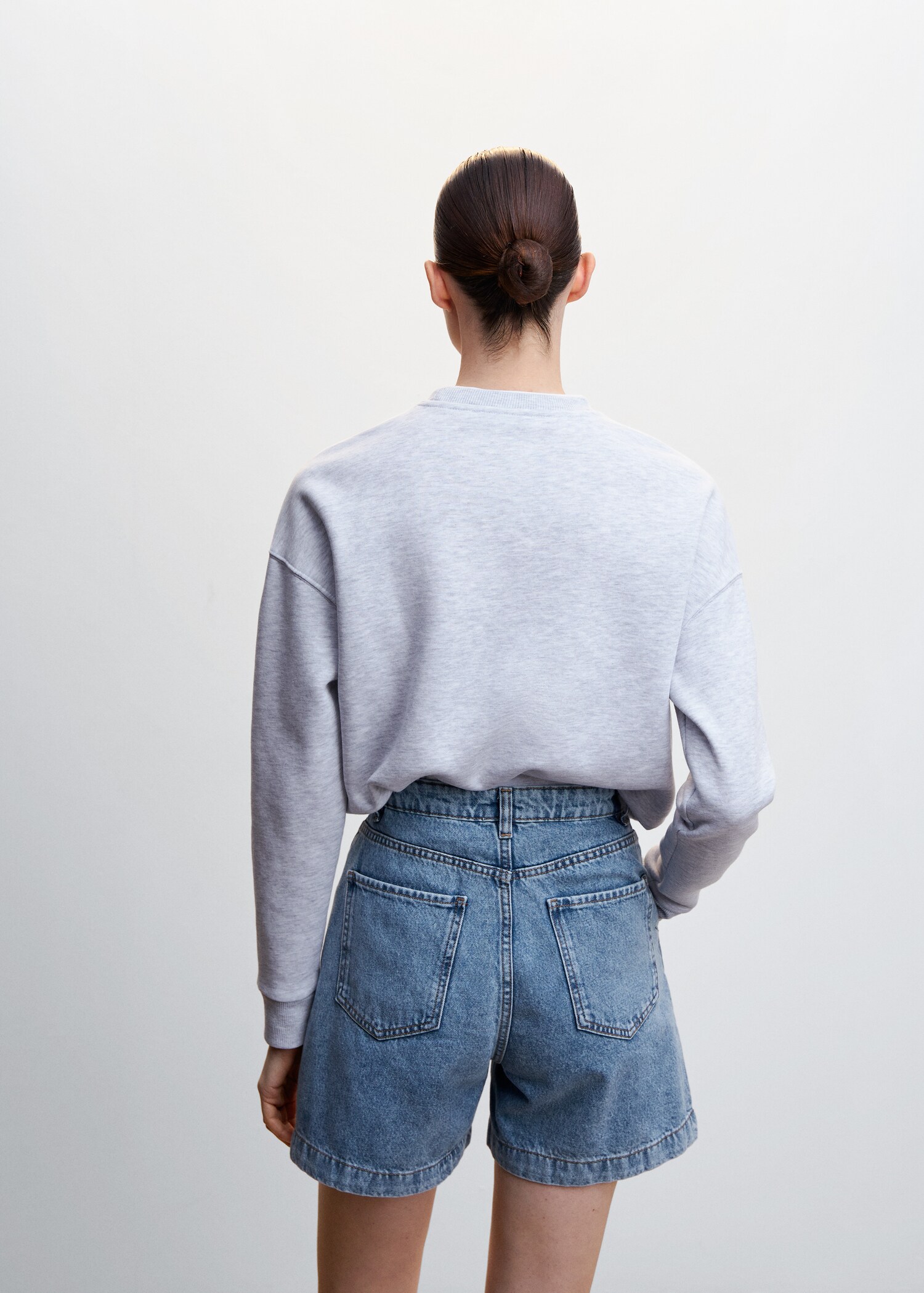 Pleated slouchy shorts - Reverse of the article