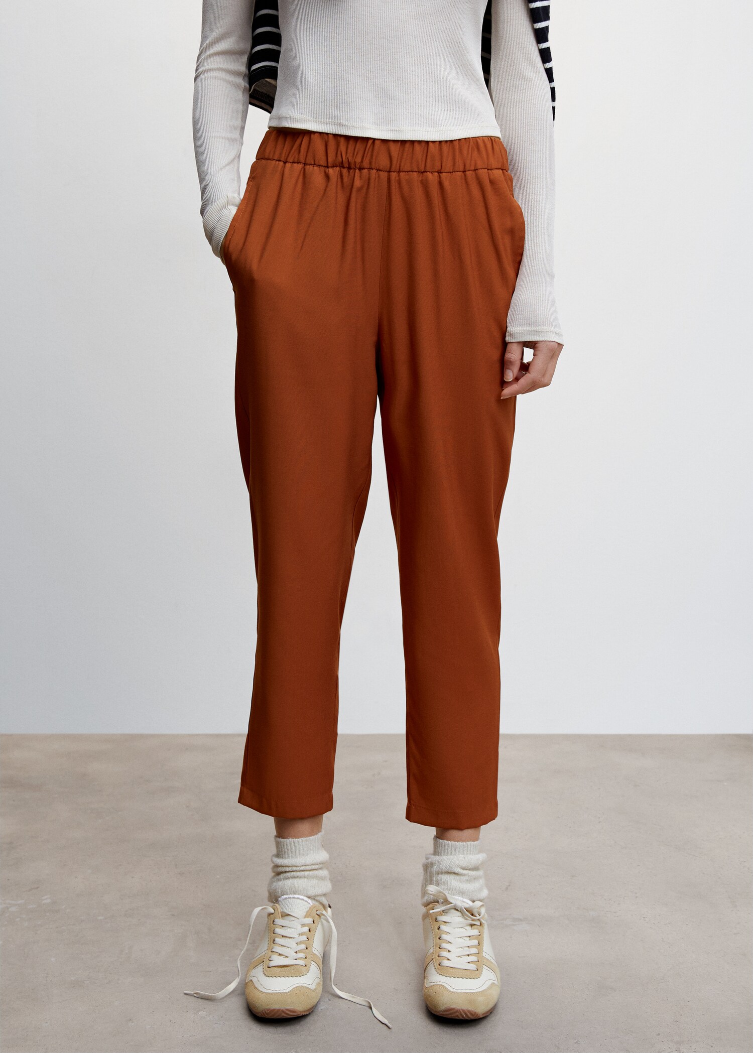 Satinierte Hose mit Stretchbund - Mittlere Ansicht