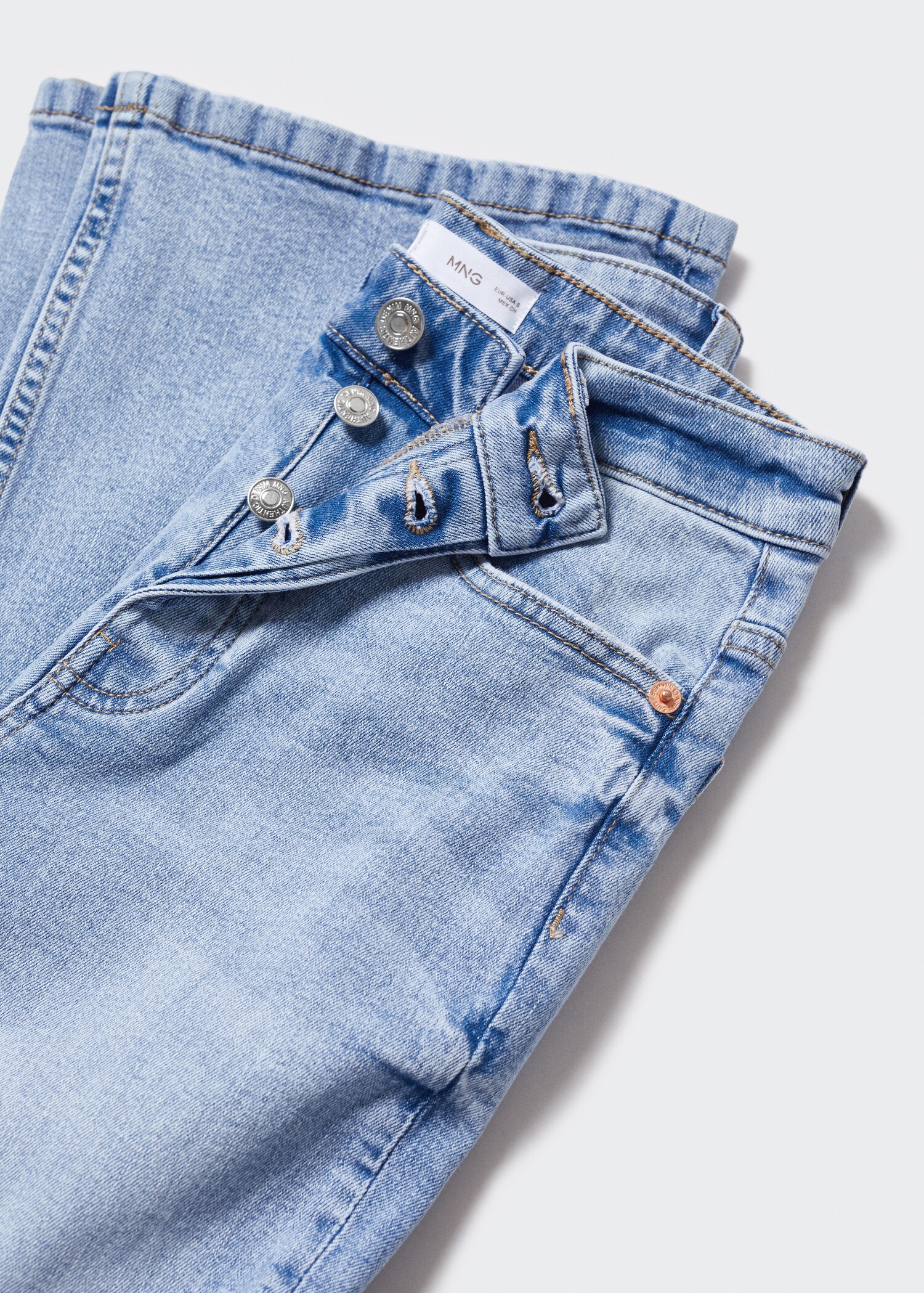 Jeans à boca de sino - Pormenor do artigo 8