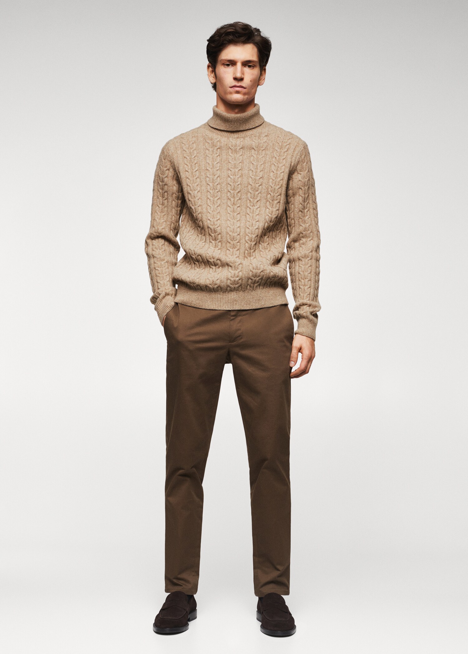 Rollkragenpullover mit Zopfmuster - Allgemeine Ansicht
