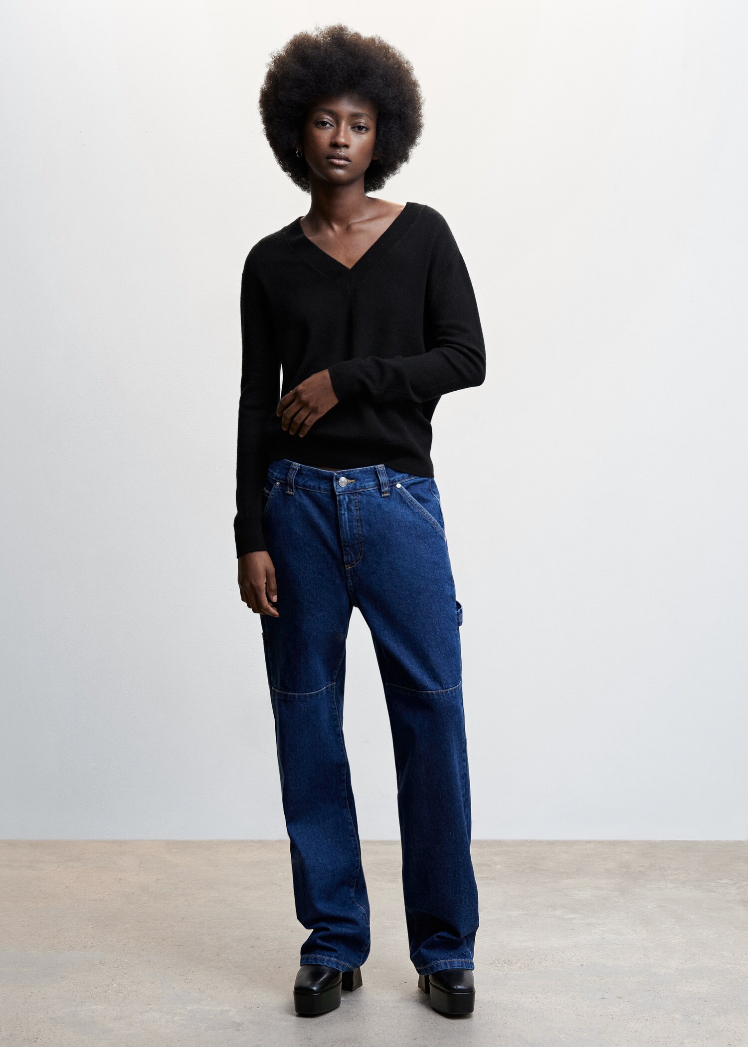 100% wool v-neck sweater - General plane