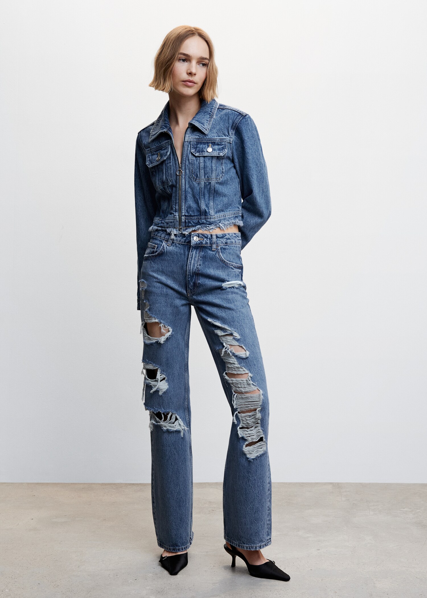 Jeans rectos tiro alto rotos - Plano general
