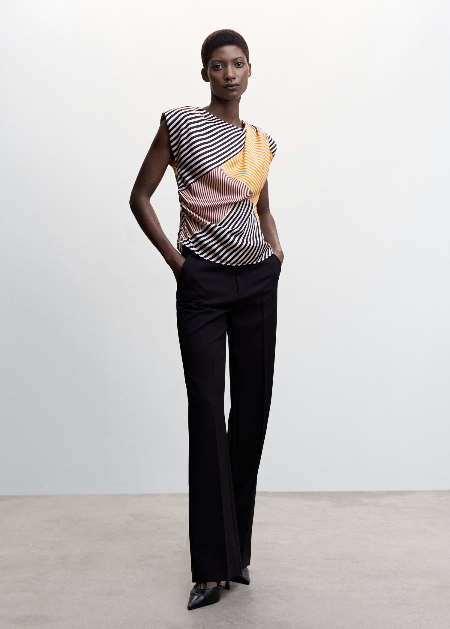 Printed blouse with shoulder pads  - General plane