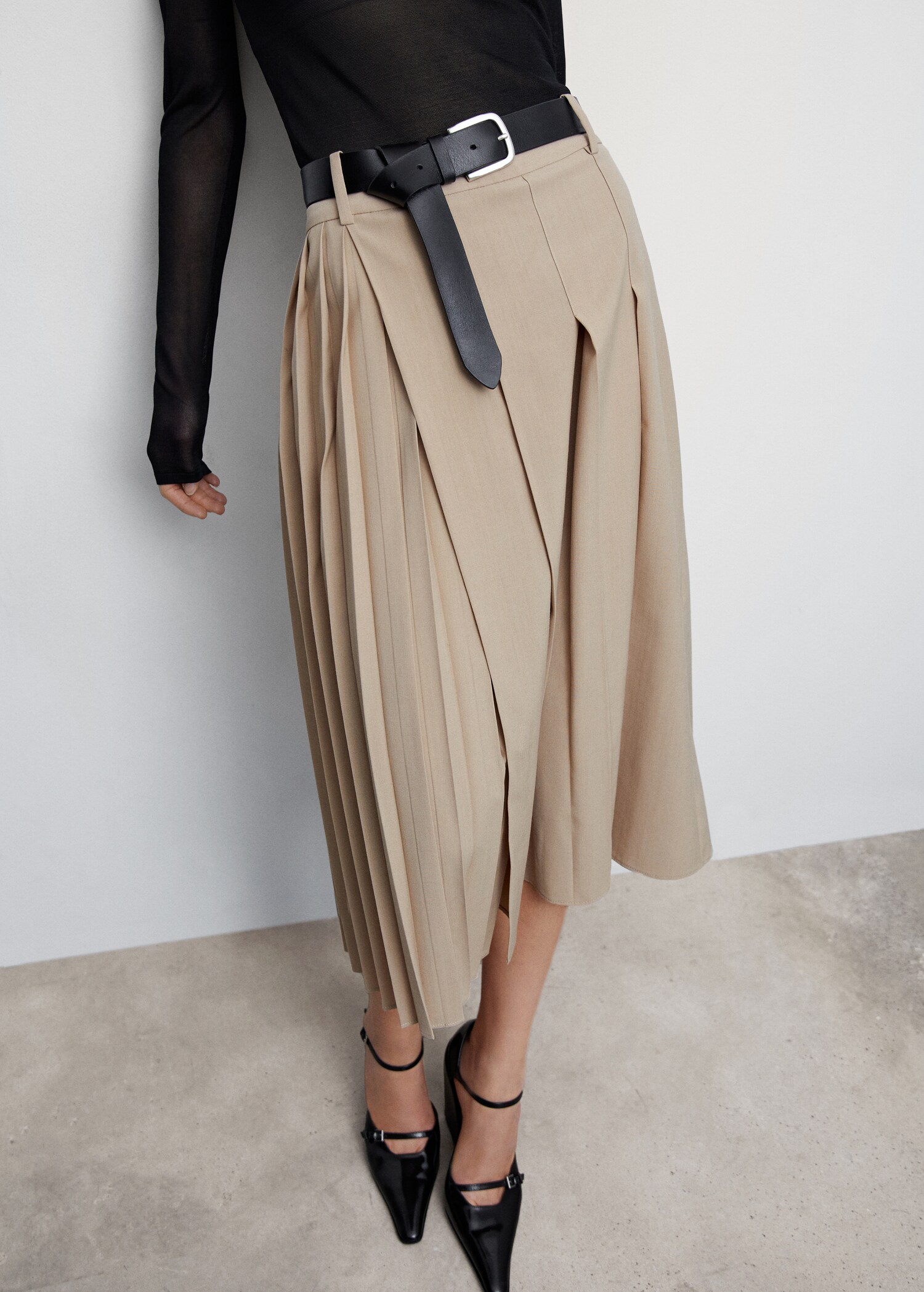 Buckle leather belt - General plane