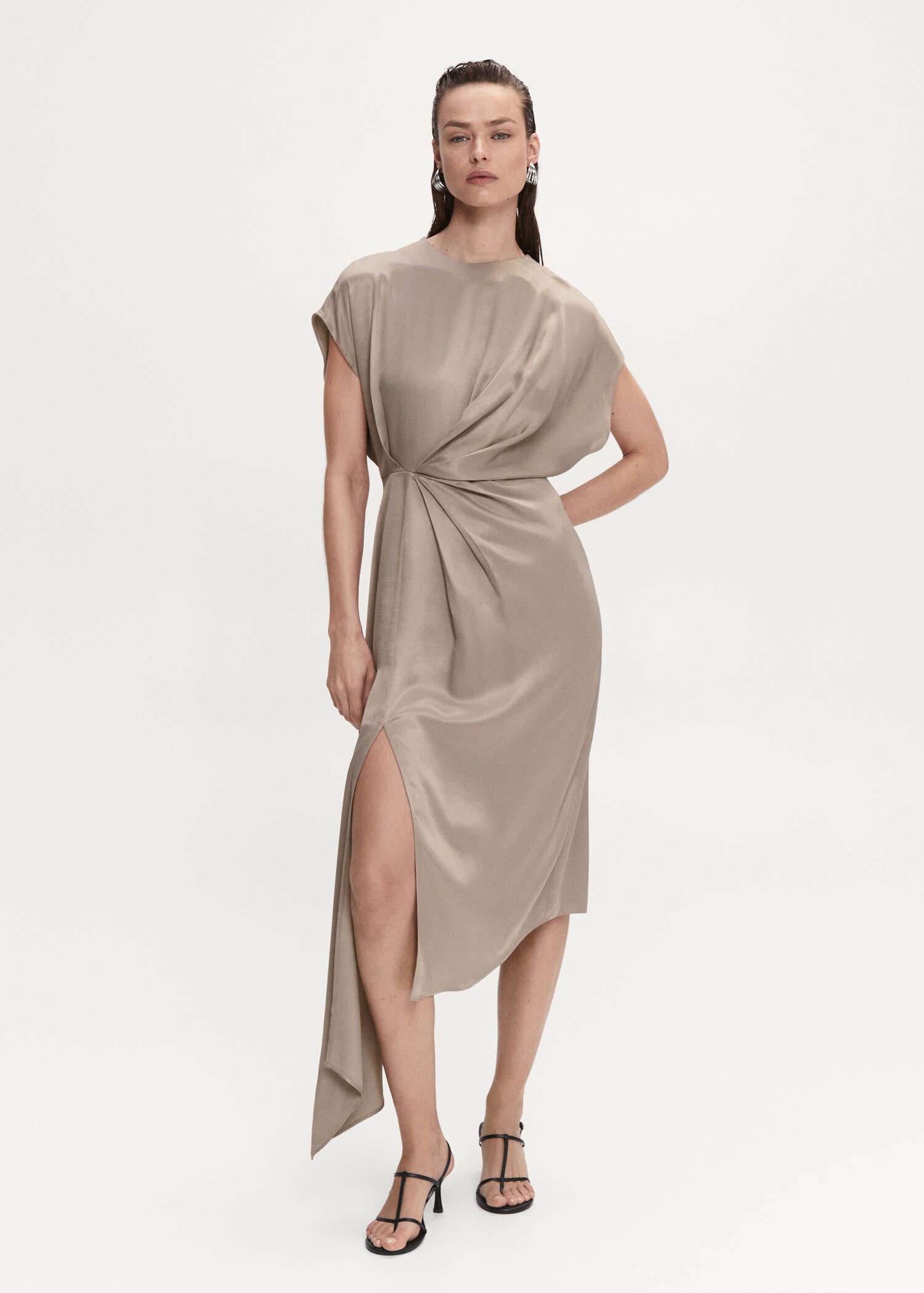 Side-slit satin dress - General plane