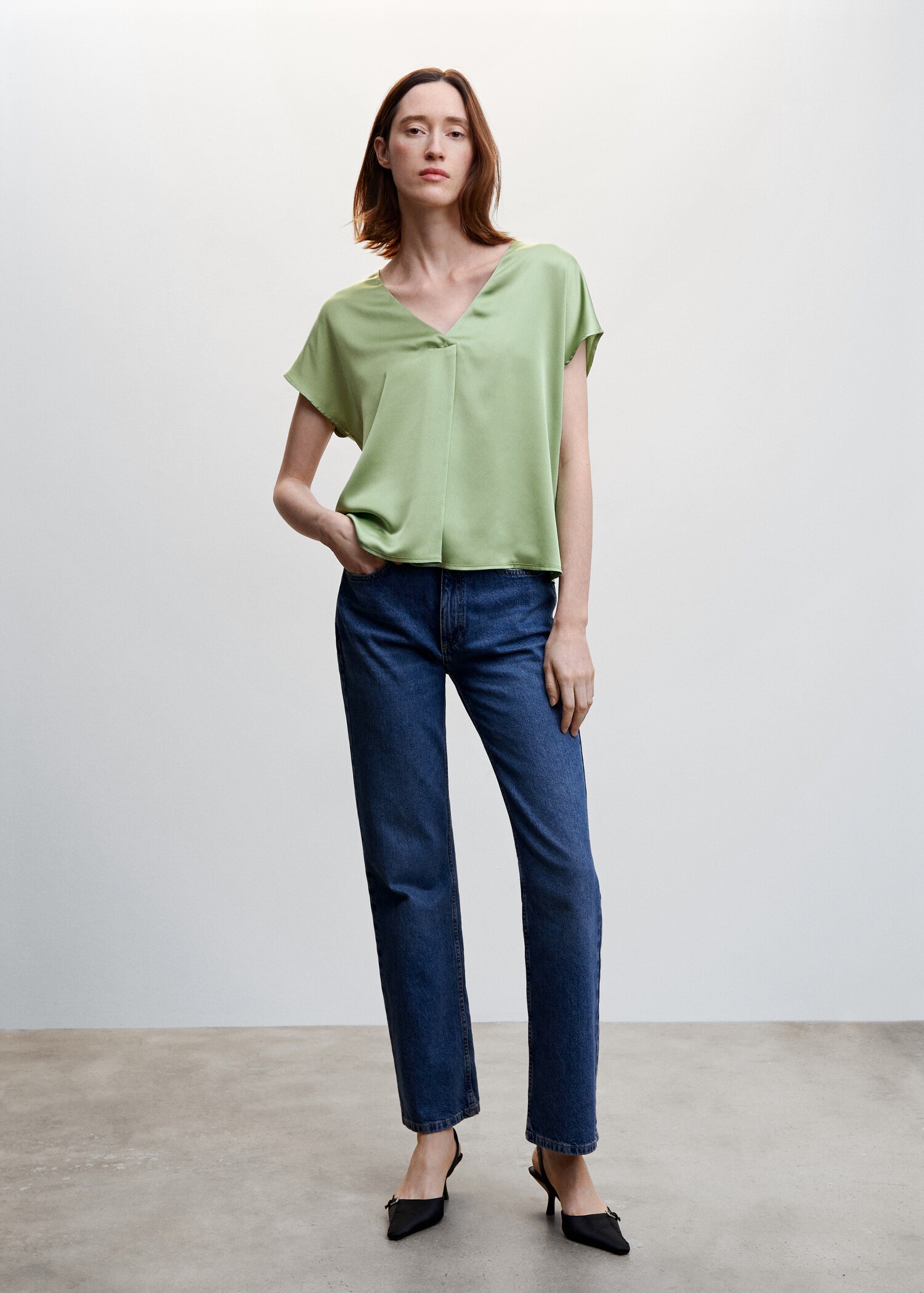 Satin V-neck t-shirt - General plane