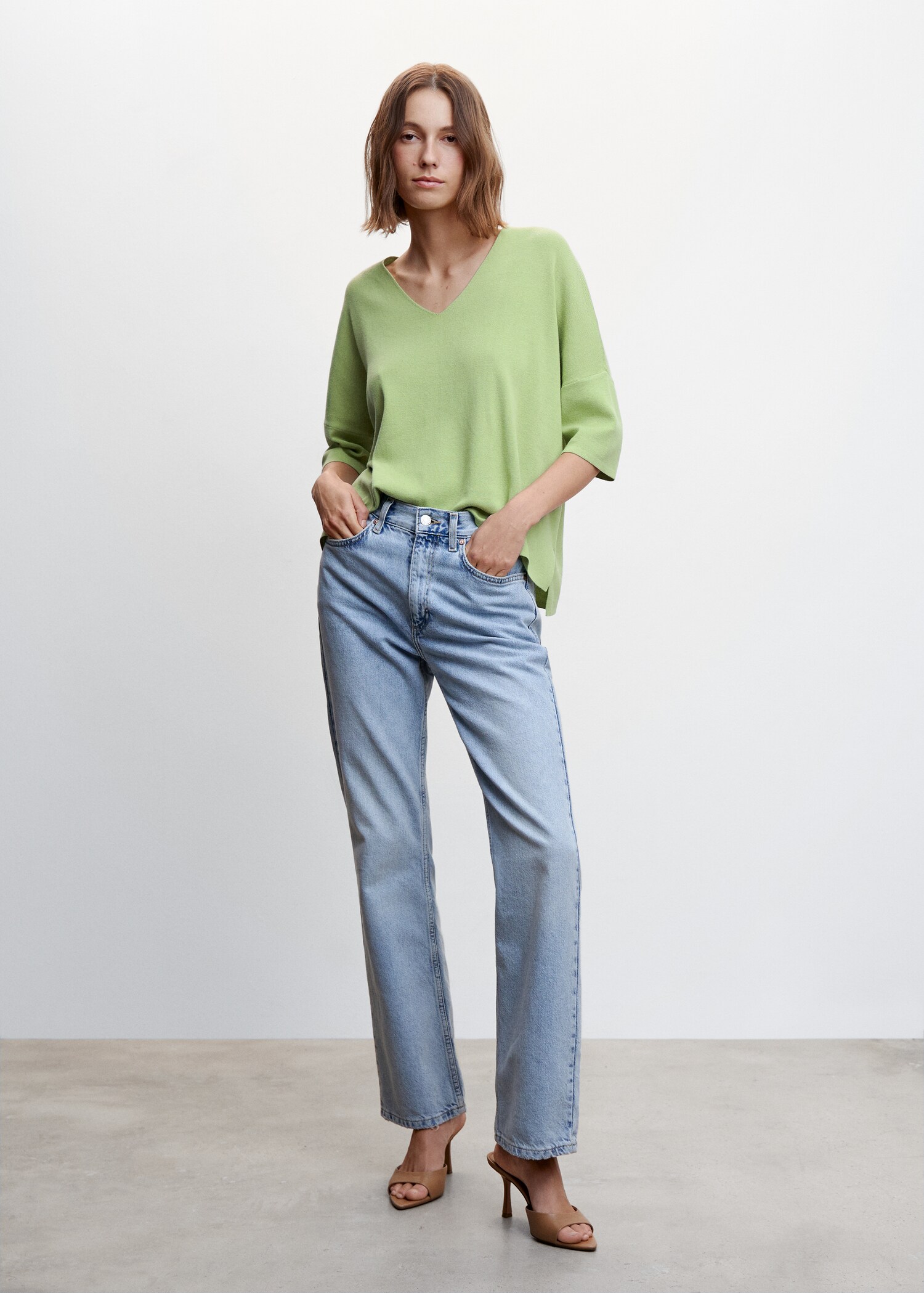 Oversize sweater with three-quarter sleeves - General plane