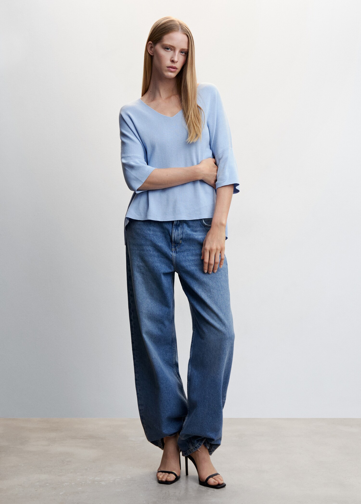 Oversize sweater with three-quarter sleeves - General plane