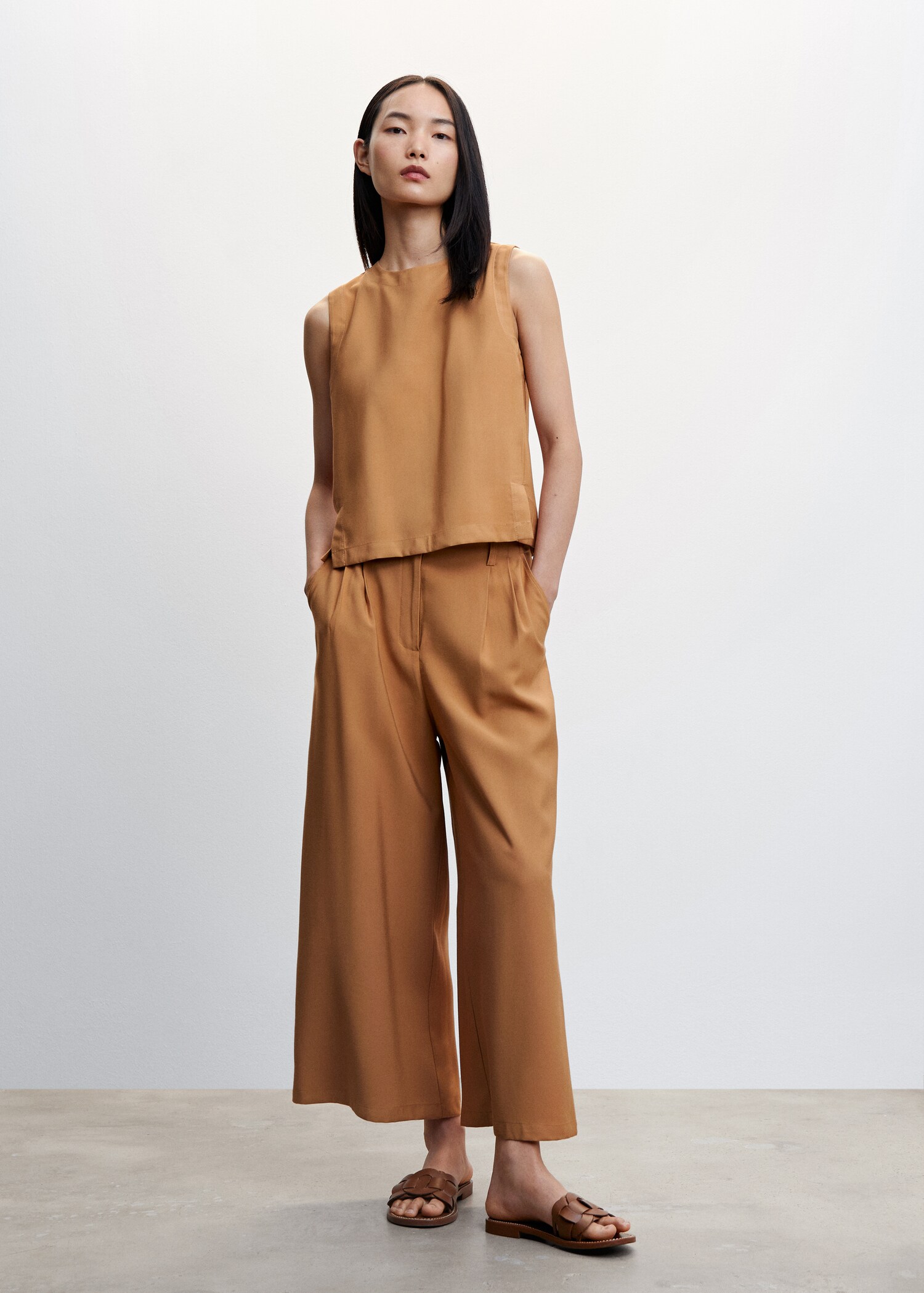 Bluse mit rückwärtiger Öffnung - Allgemeine Ansicht