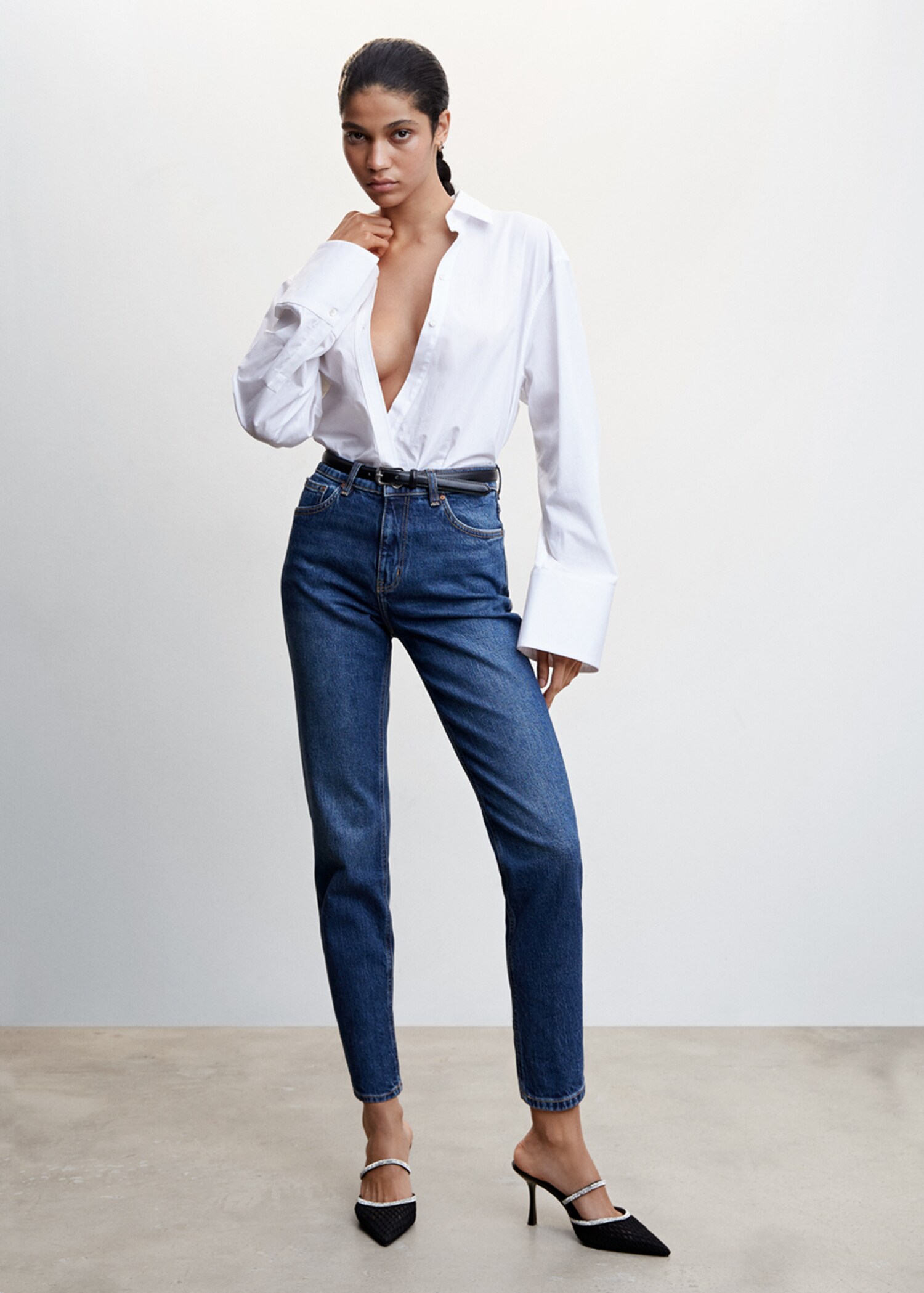 Comfort Mom-Jeans mit hoher Bundhöhe - Allgemeine Ansicht