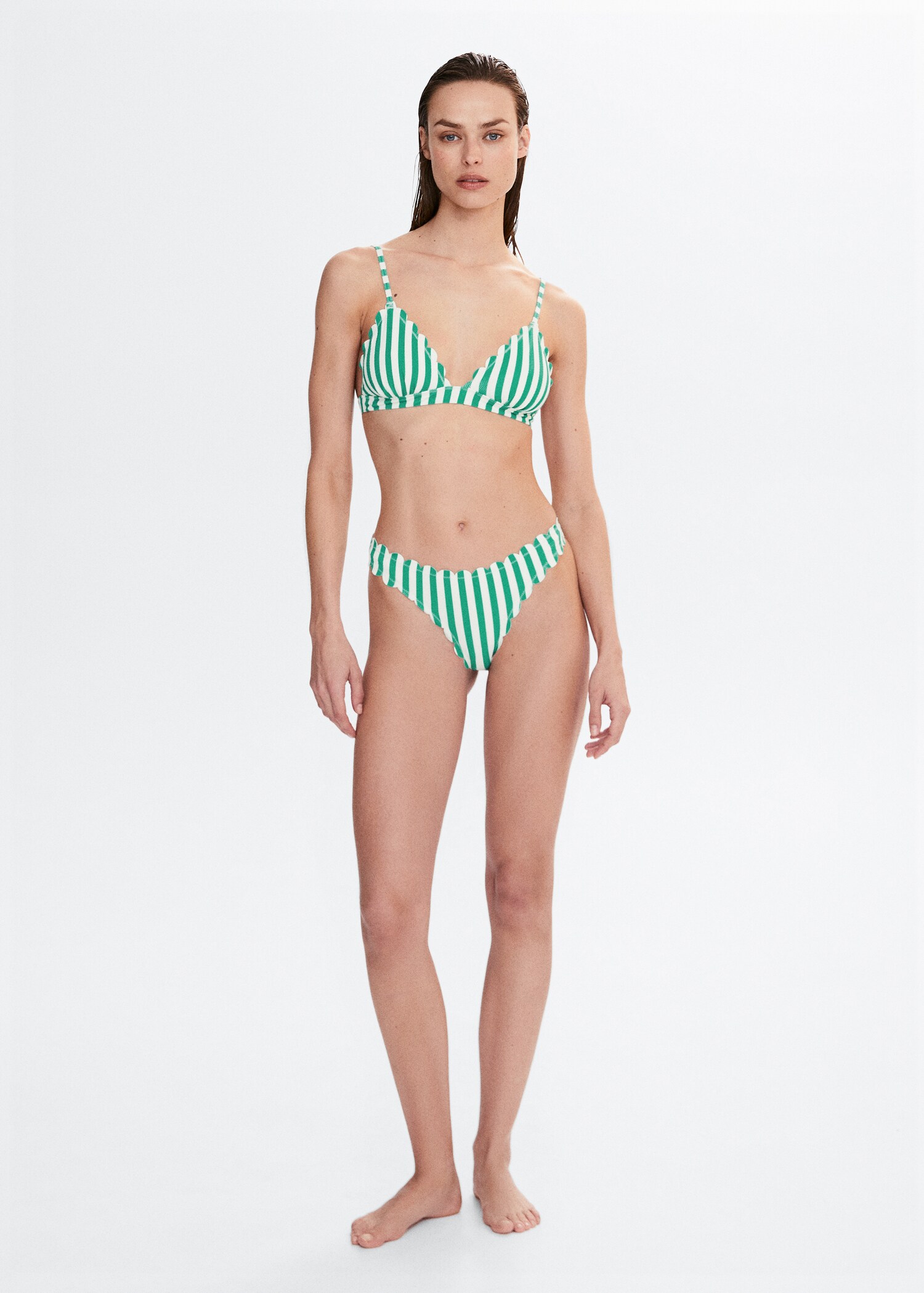 Brazilian bikini bottom with scallops - General plane
