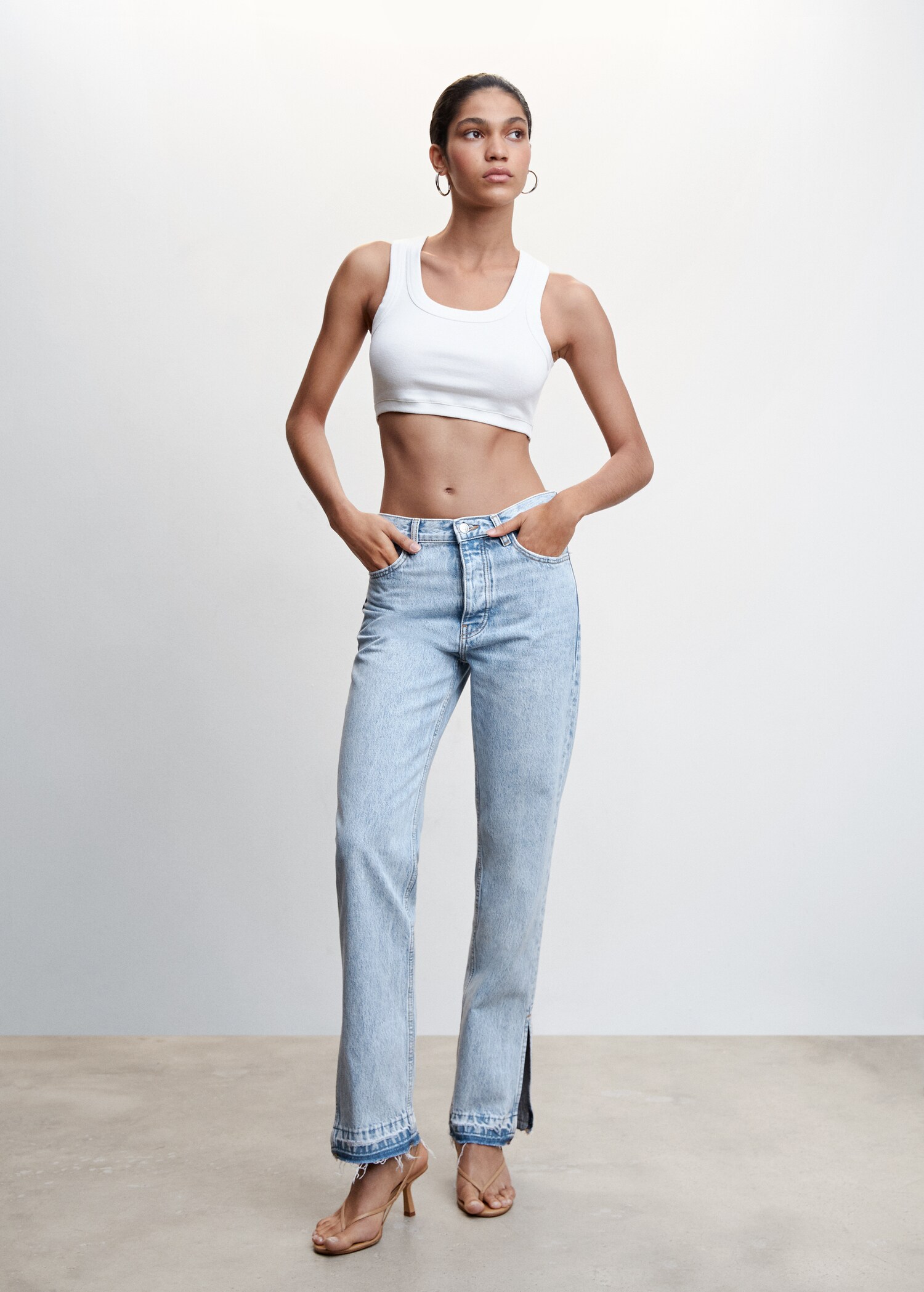 Jeans rectos tiro alto aberturas - Plano general